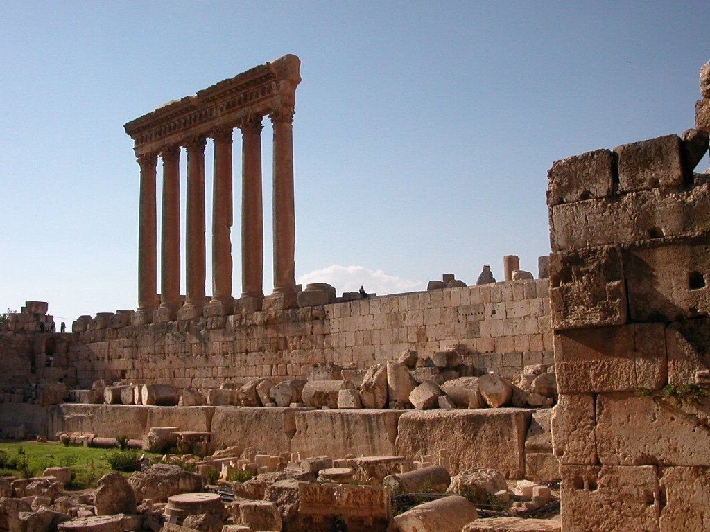1024x768 Ancient Temple Ruins with Columns in Baalbek Free