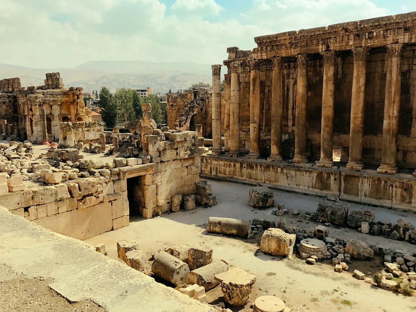 1400x1050 Baalbek