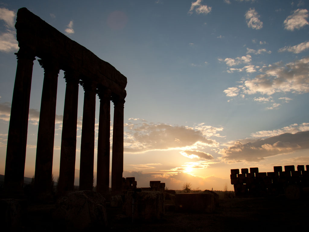 1024x768 The Temples of Baalbek and Travis