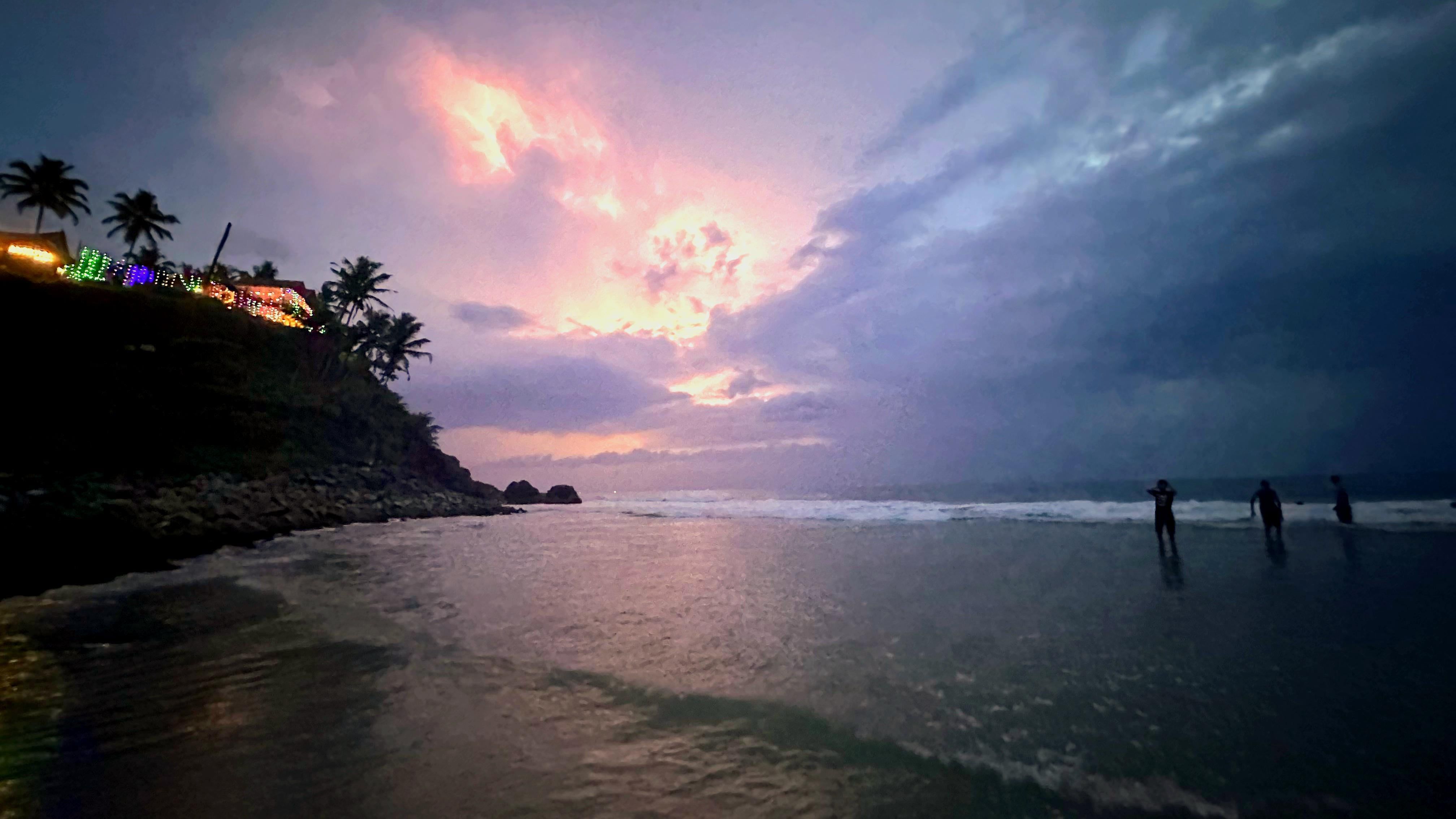 4032x2268 Black sand beach, Varkala