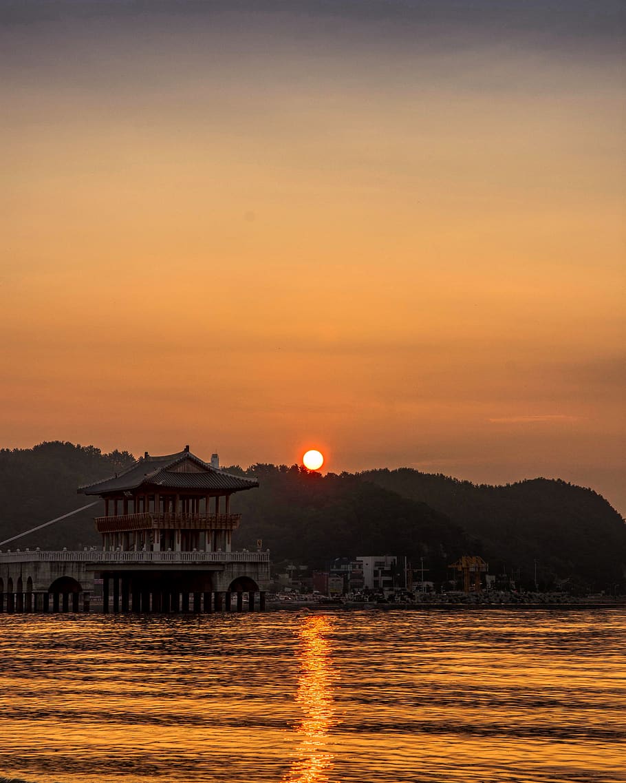 910x1137 South Korea, Sea, Beach, Pohang, English Great Bathroom, Sunrise, Color, Architecture