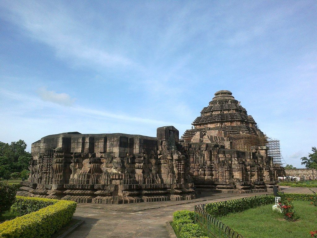 1024x768 Konark Sun temple from backside
