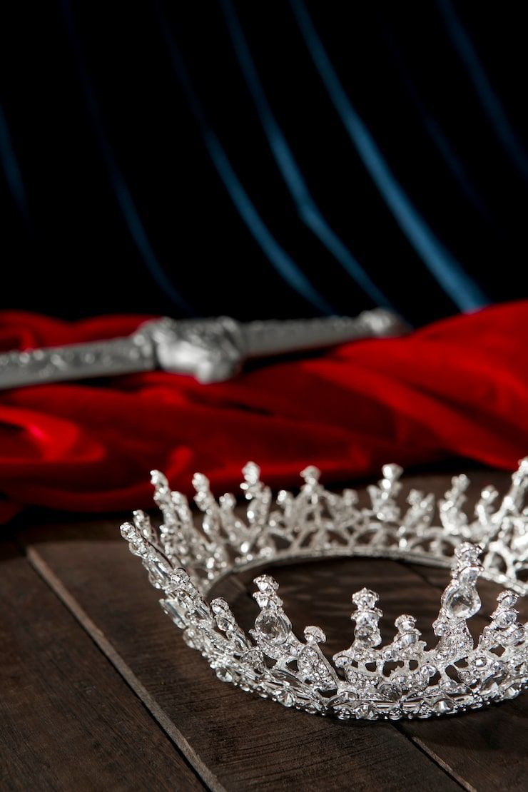 740x1110 Wallpaper queen crown Image