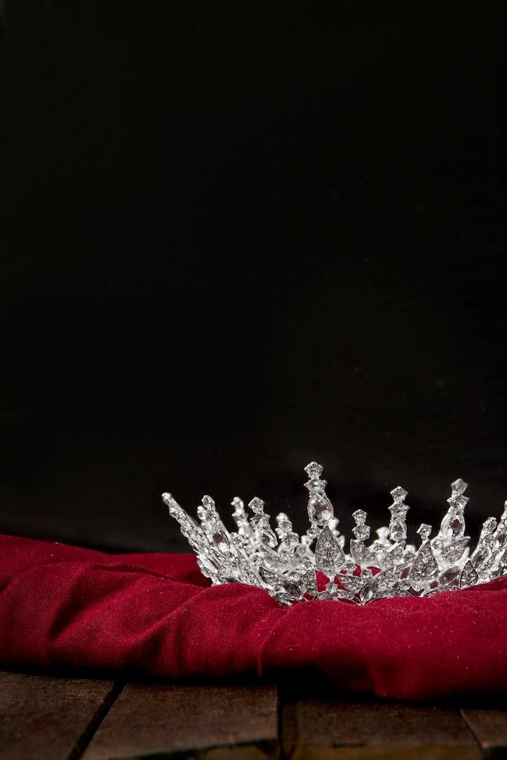 740x1110 Wallpaper Queen Crown Photo Free High Quality Picture
