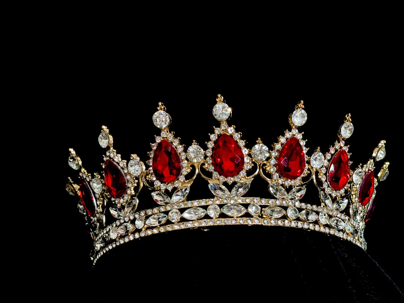 1600x1200 Quinceañera Crown Red