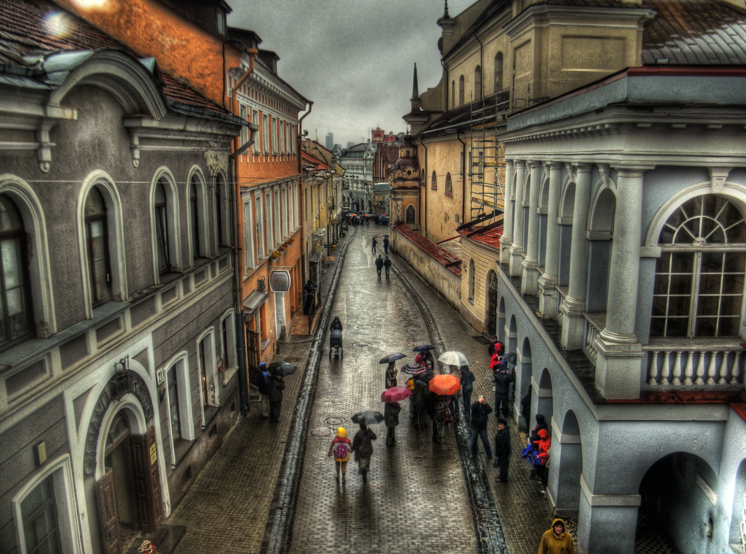 2562x1901 Wallpaper autumn, the city, rain, street, people, building, home, Austria for mobile and desktop, section город, resolution 2562x1901