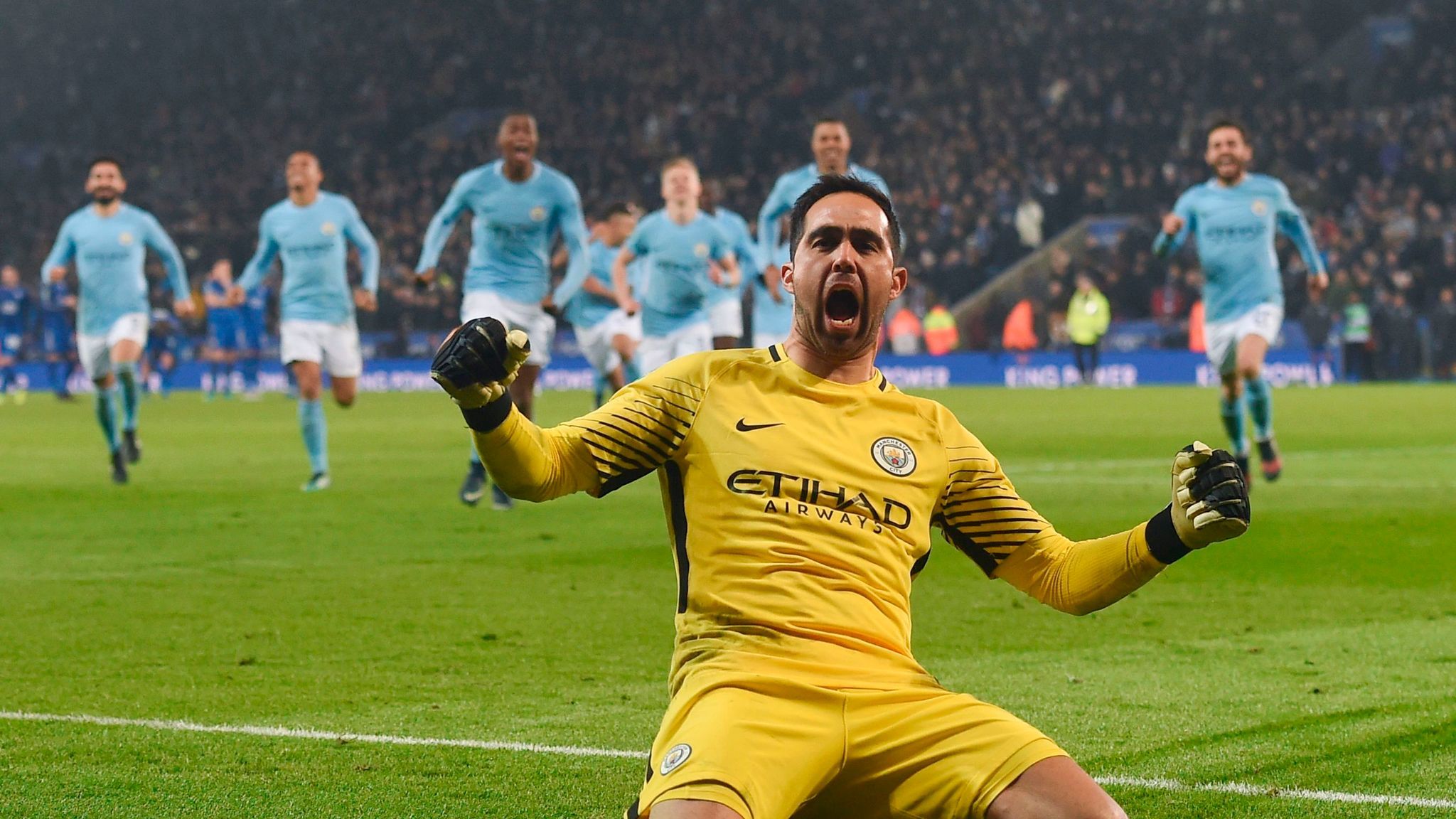 2048x1152 Claudio Bravo warns Man City not to become distracted by early season success