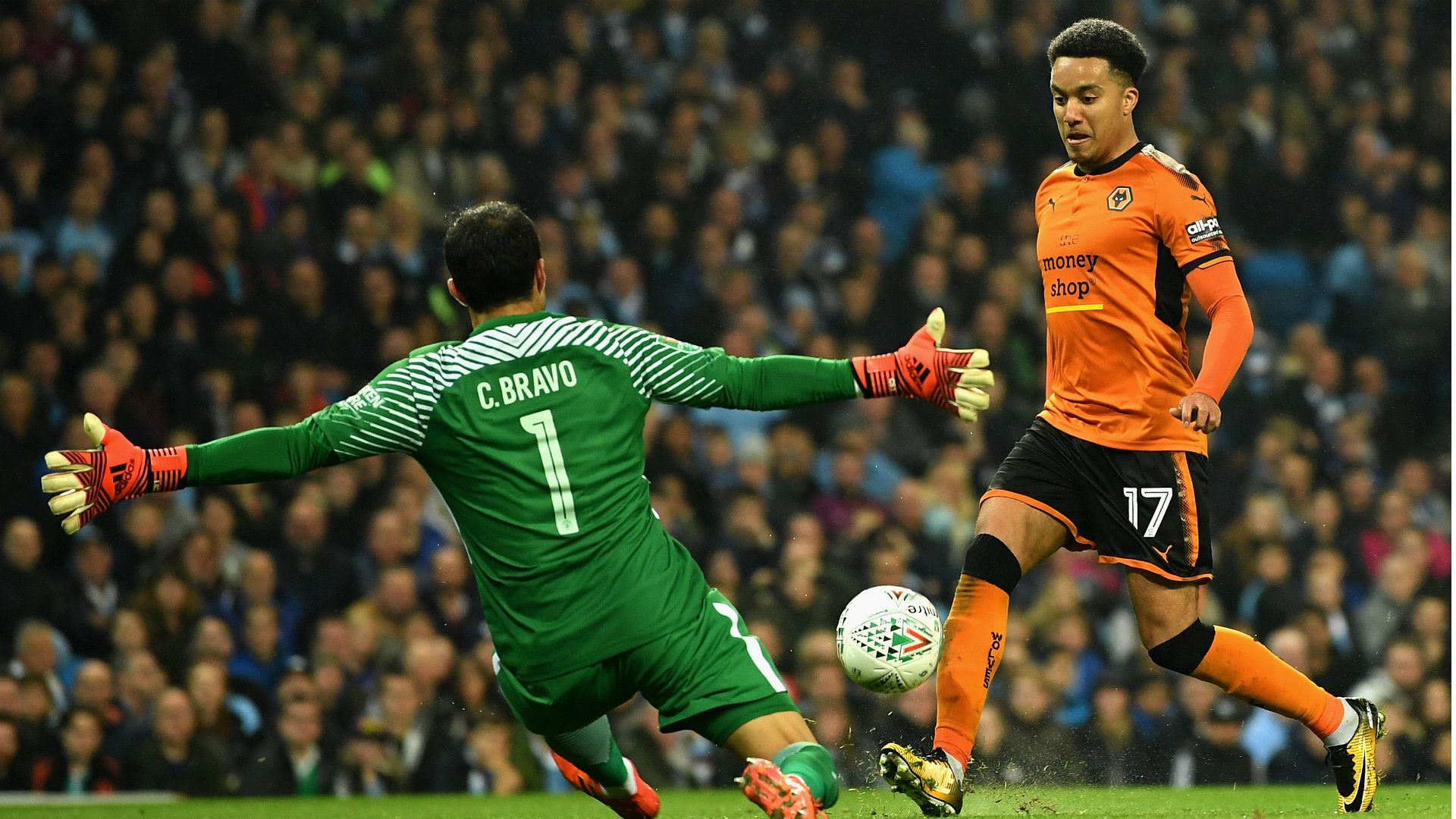 1920x1080 The real Claudio Bravo finally stands up!