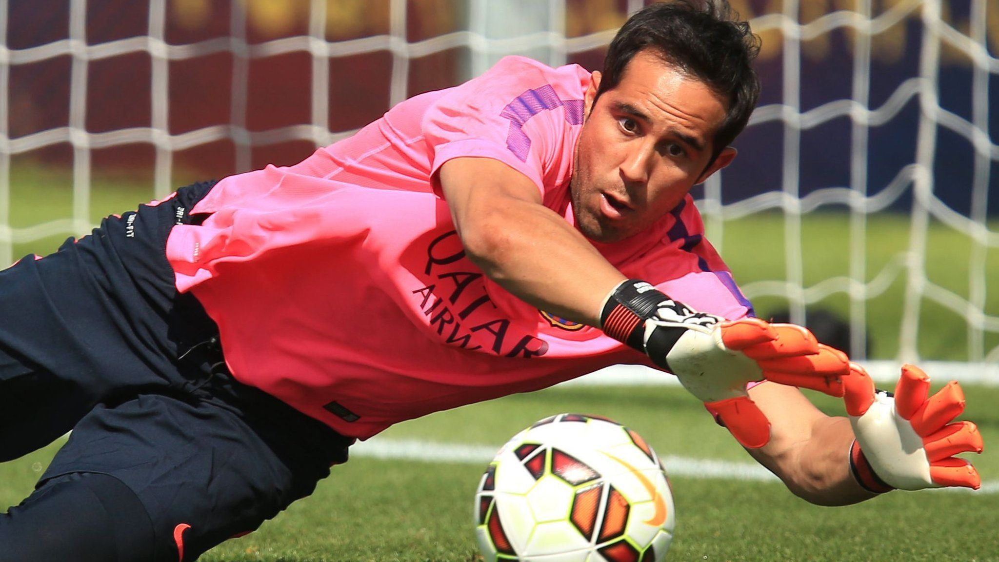 2048x1152 Claudio Bravo: Manchester City sign £15.4m Chile goalkeeper from Barcelona