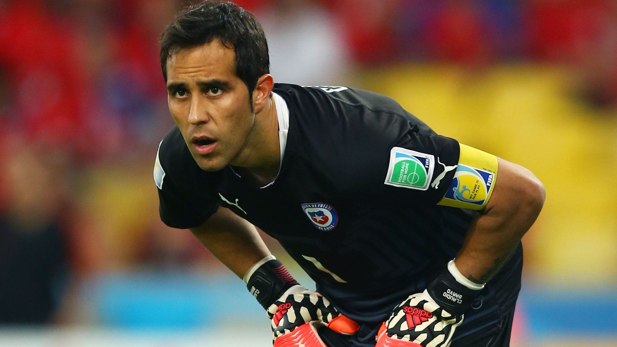 2048x1152 Barcelona: Chile goalkeeper Claudio Bravo agrees deal