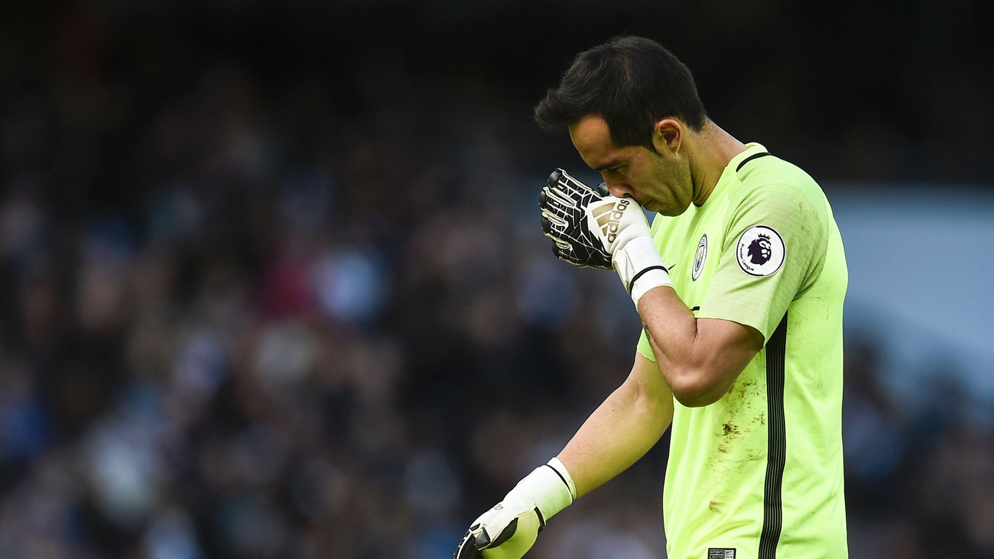 2048x1152 Claudio Bravo laments late leveller ahead of international break
