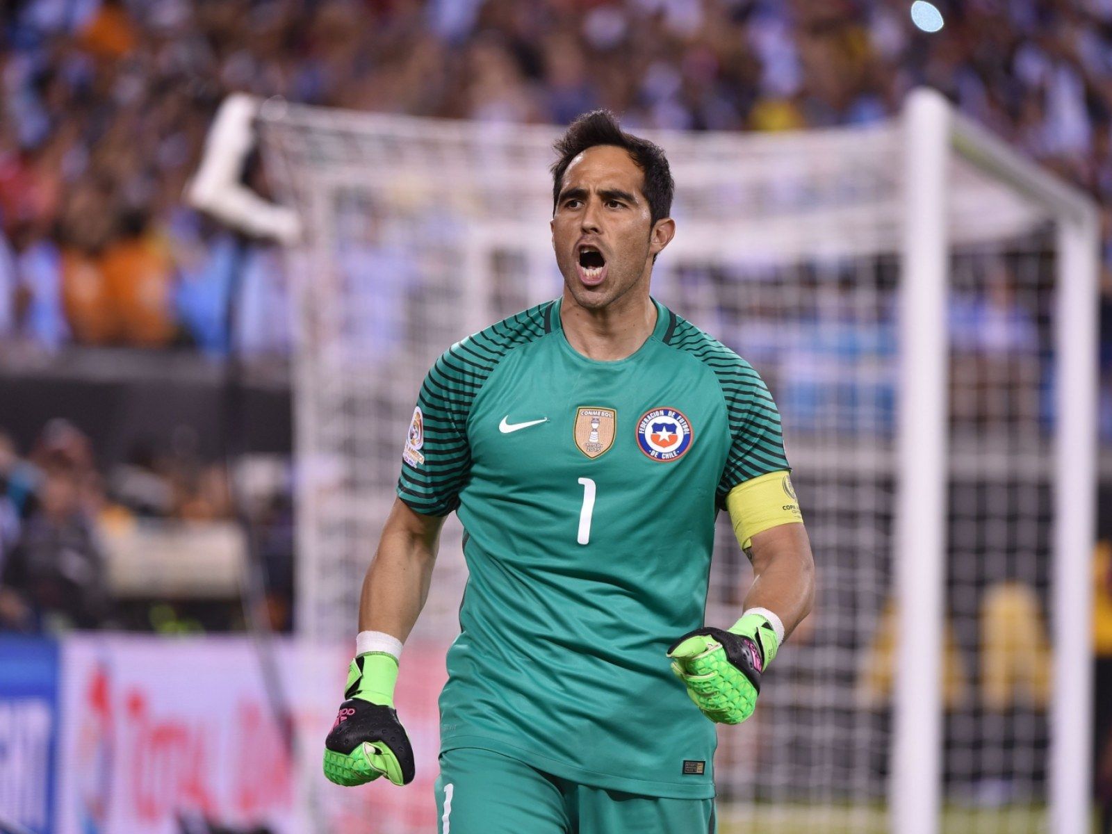 1600x1200 Manchester City: Club confirm Claudio Bravo signing as Joe Hart exit looms