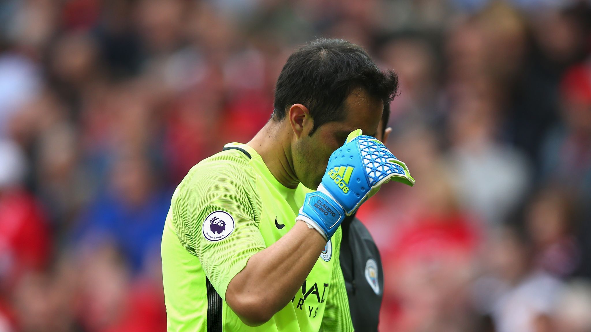 2048x1152 The Claudio Bravo debate: Experts give verdict on Manchester City goalkeeper