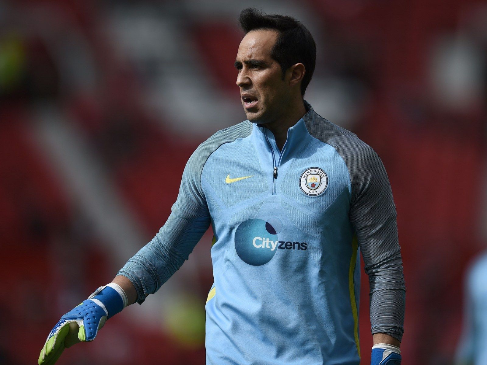 1600x1200 Manchester City: Manuel Pellegrini Hails Under Fire Claudio Bravo As 'best Goalkeeper In The World'