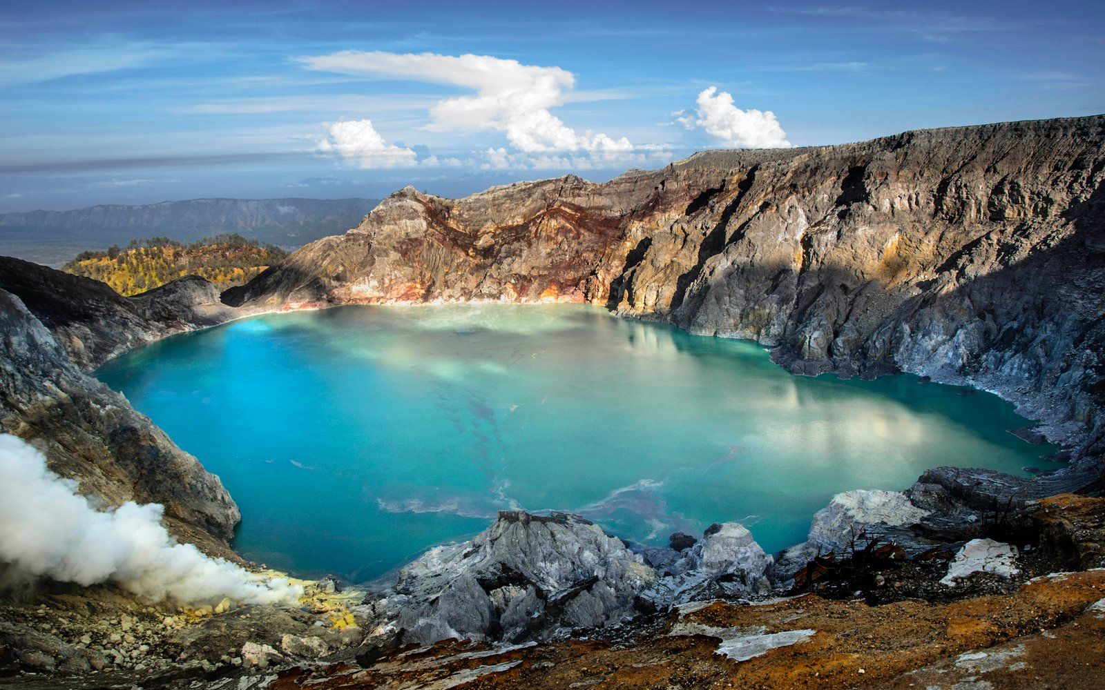 1600x1000 Kawah Ijen Volcano Complex Of East Java Indonesia Is A Group Of Composite Volcanoes In The Banyuwangi Regency Wallpaper HD 5200x3250 :