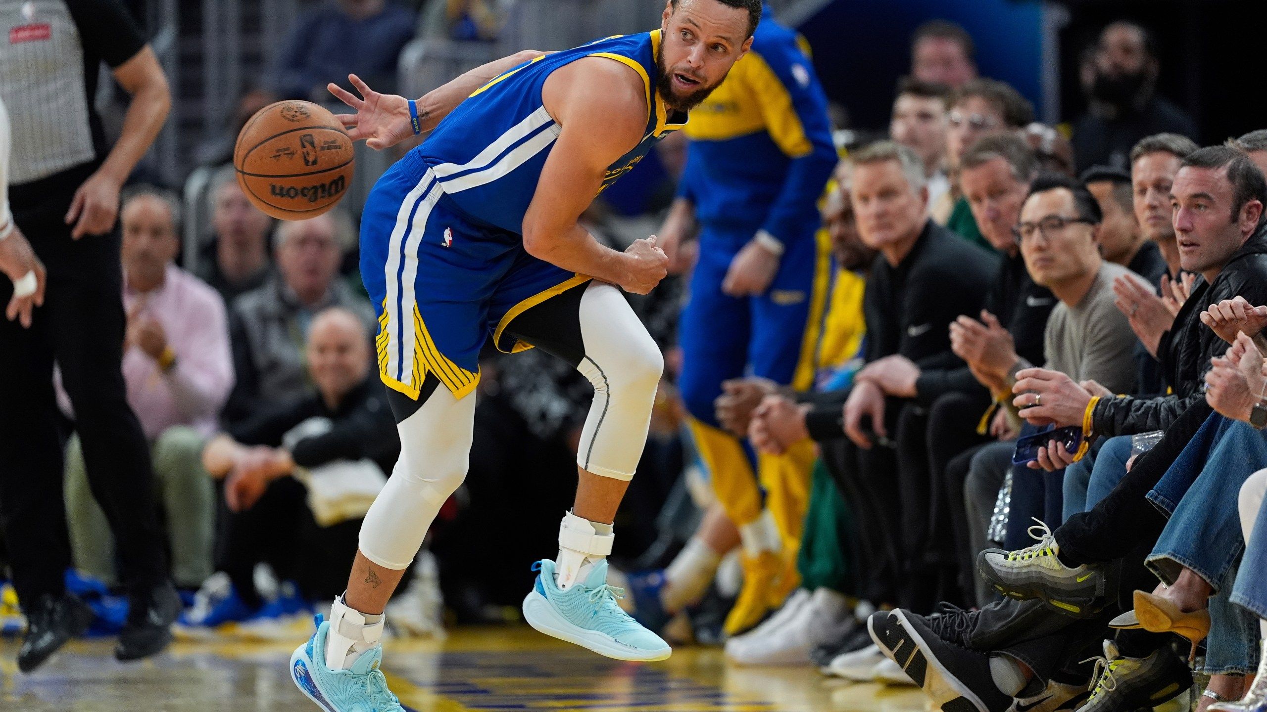 2560x1440 Steve Kerr committed to finding Stephen Curry a rest day, insists superstar guard is exhausted