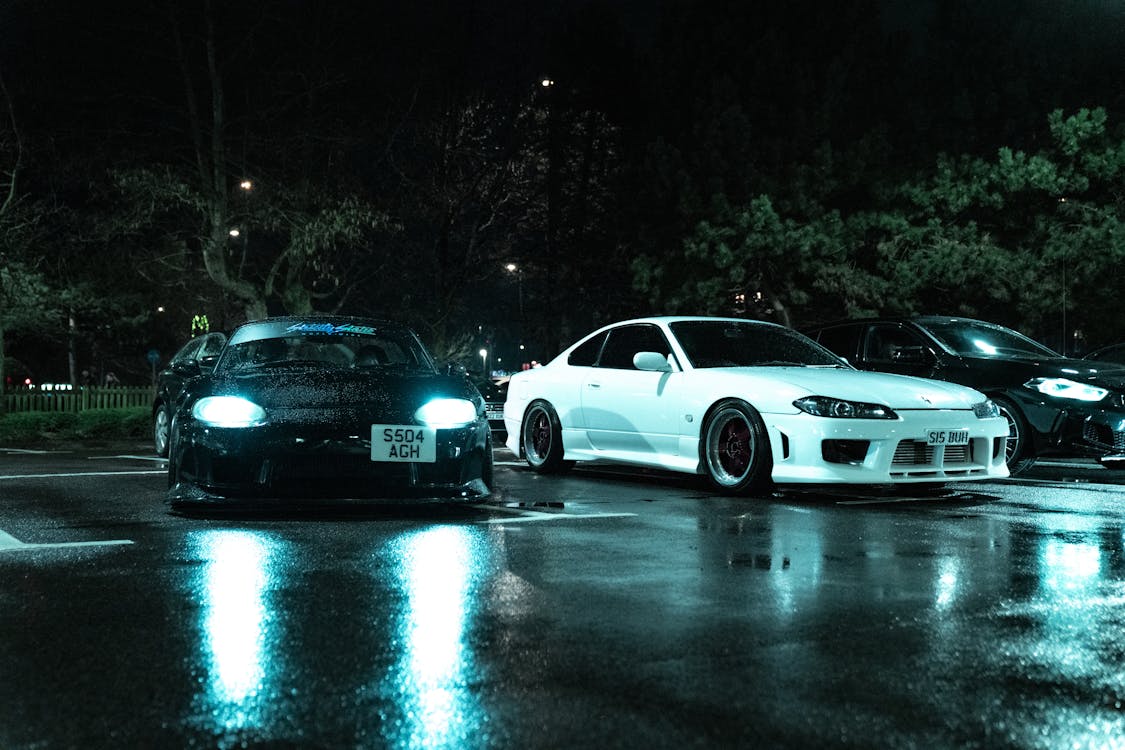 1125x750 Classic Japanese Sports Cars in a Parking Lot on a Rainy Night · Free