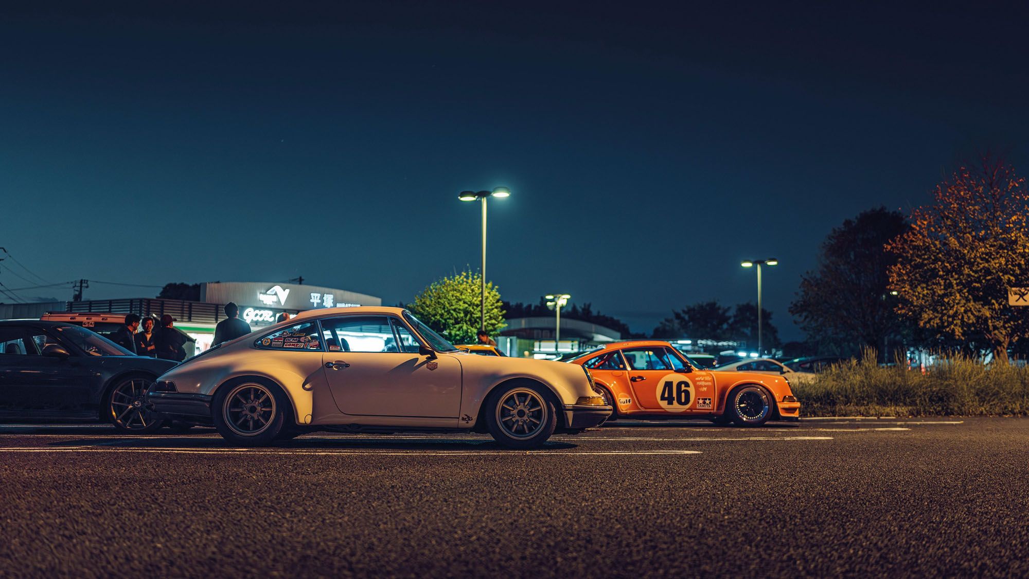 2000x1125 Japan: Porsches Gather In The Dark