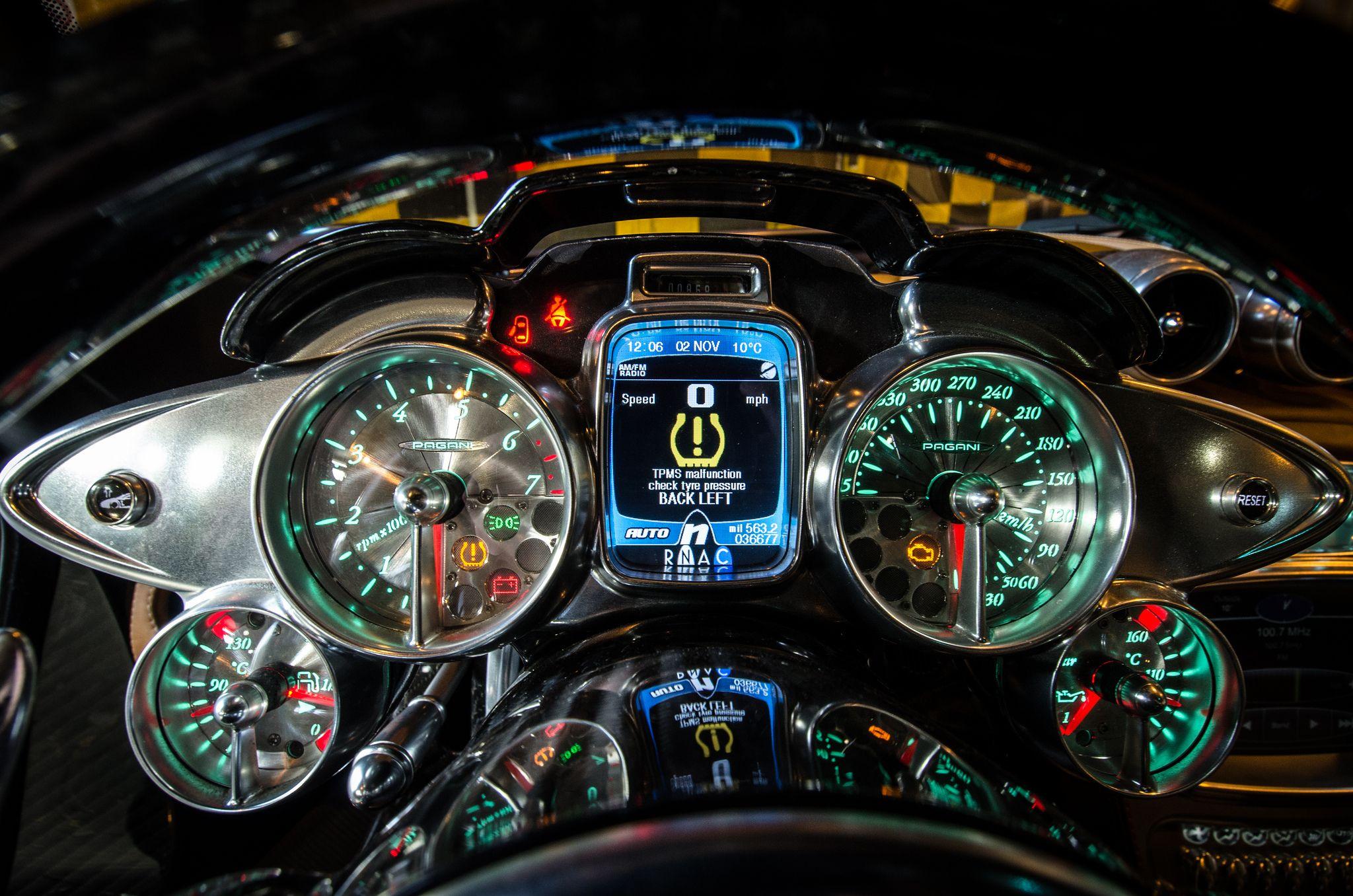 2048x1356 Pagani Huayra HD Wallpaper and Background