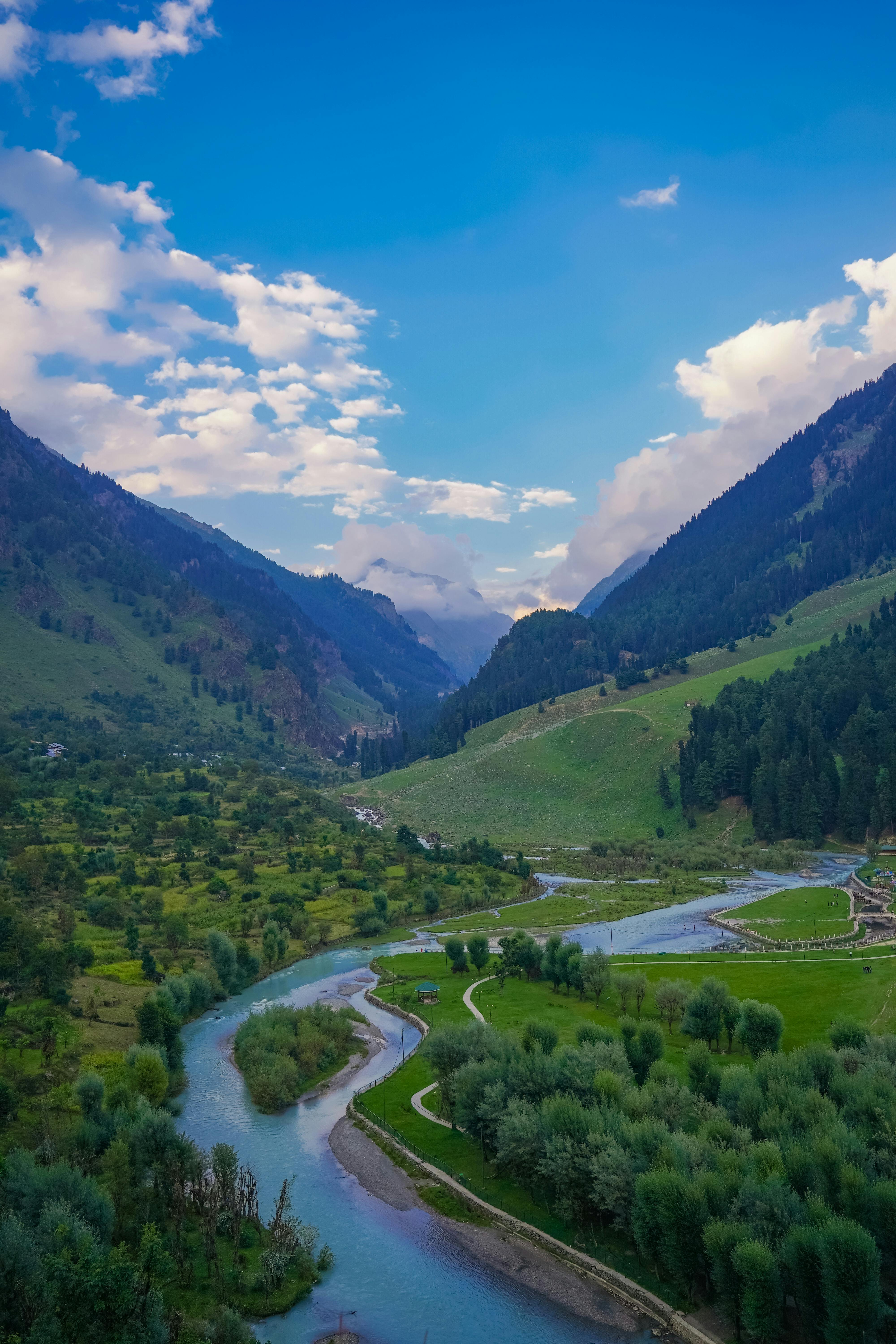 4000x6000 Green Betaab Valley · Free