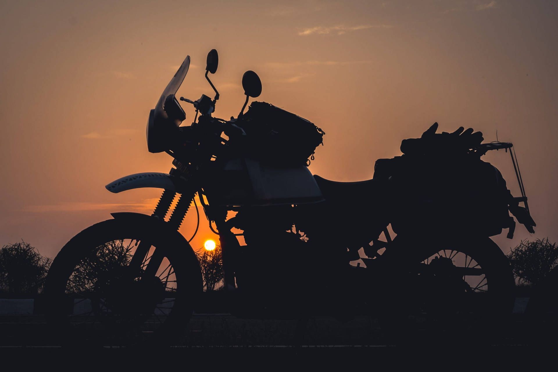 1920x1280 Himalayan Bike Wallpaper