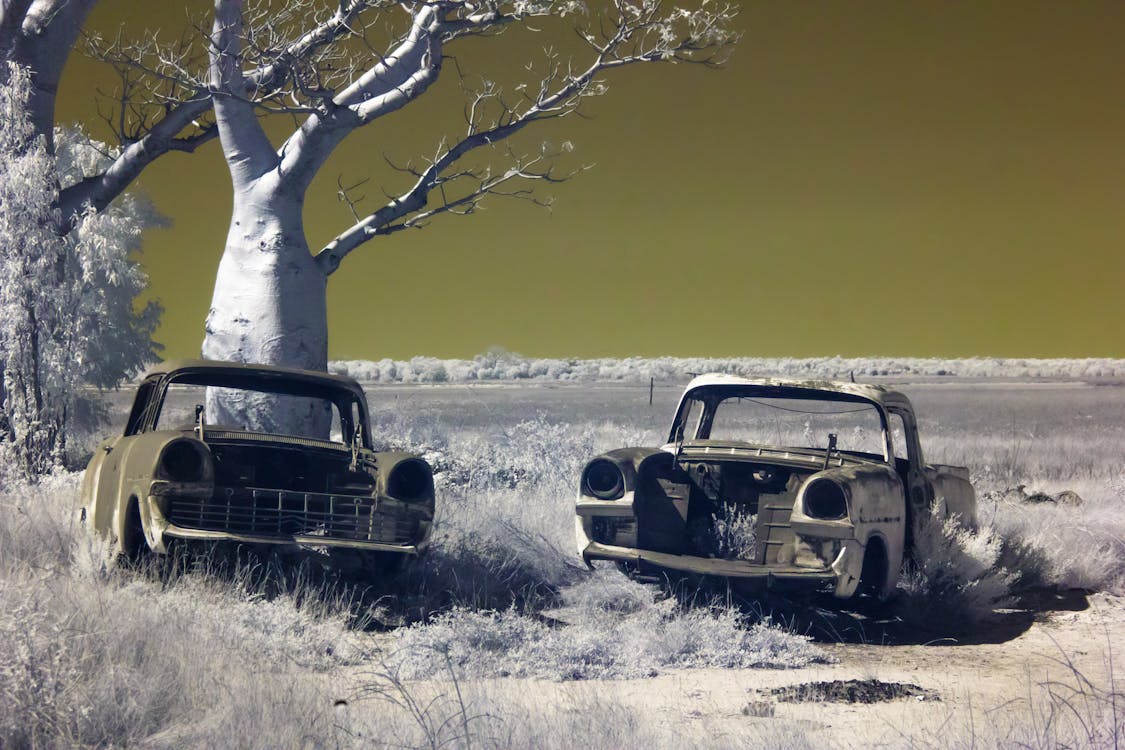 1125x750 Infrared Artistry with Rusty Cars, Derby · Free