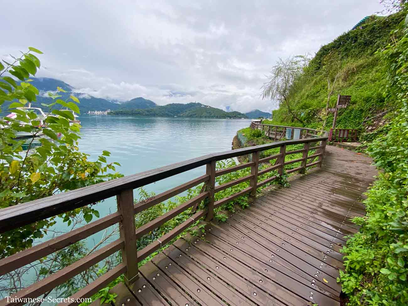 1300x975 Hiking Trail Sun Moon Lake Secrets Travel Guide