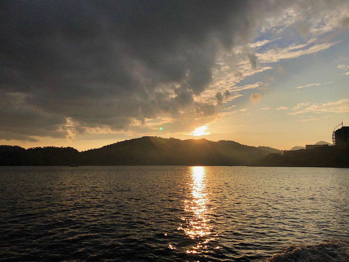 1200x899 Sunset at Sun Moon Lake