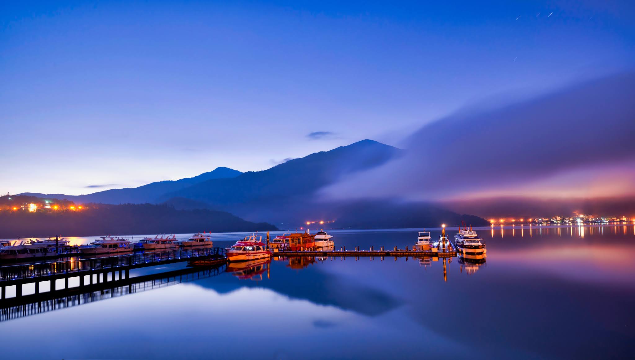 2048x1162 Where the Sun and Moon meets in Sun Moon Lake, Taichung, Taiwan