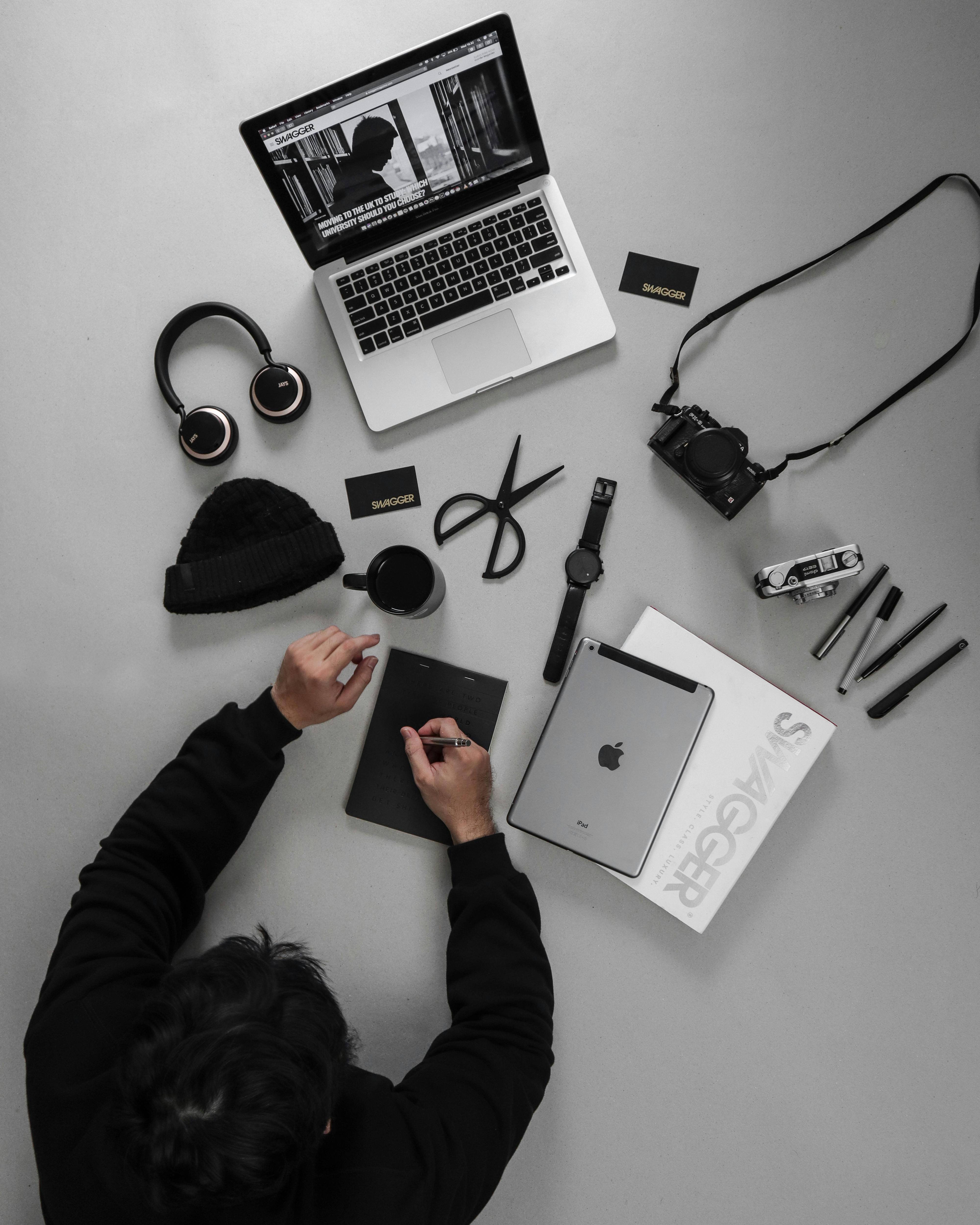 4000x5000 Silver Macbook Surrounding Black Electronic Devices · Free