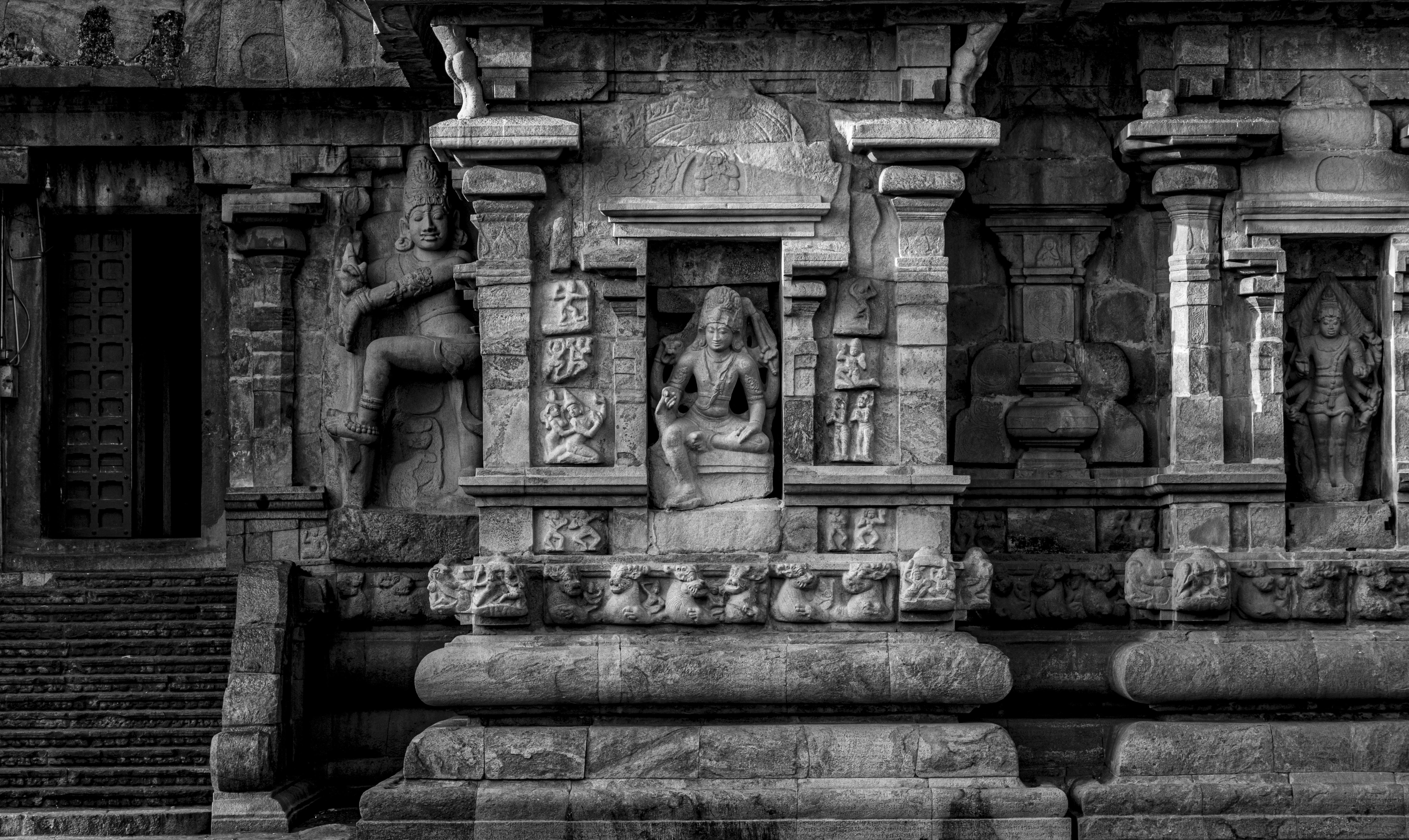 6720x4008 Ancient Sculptures on Temple Wall · Free