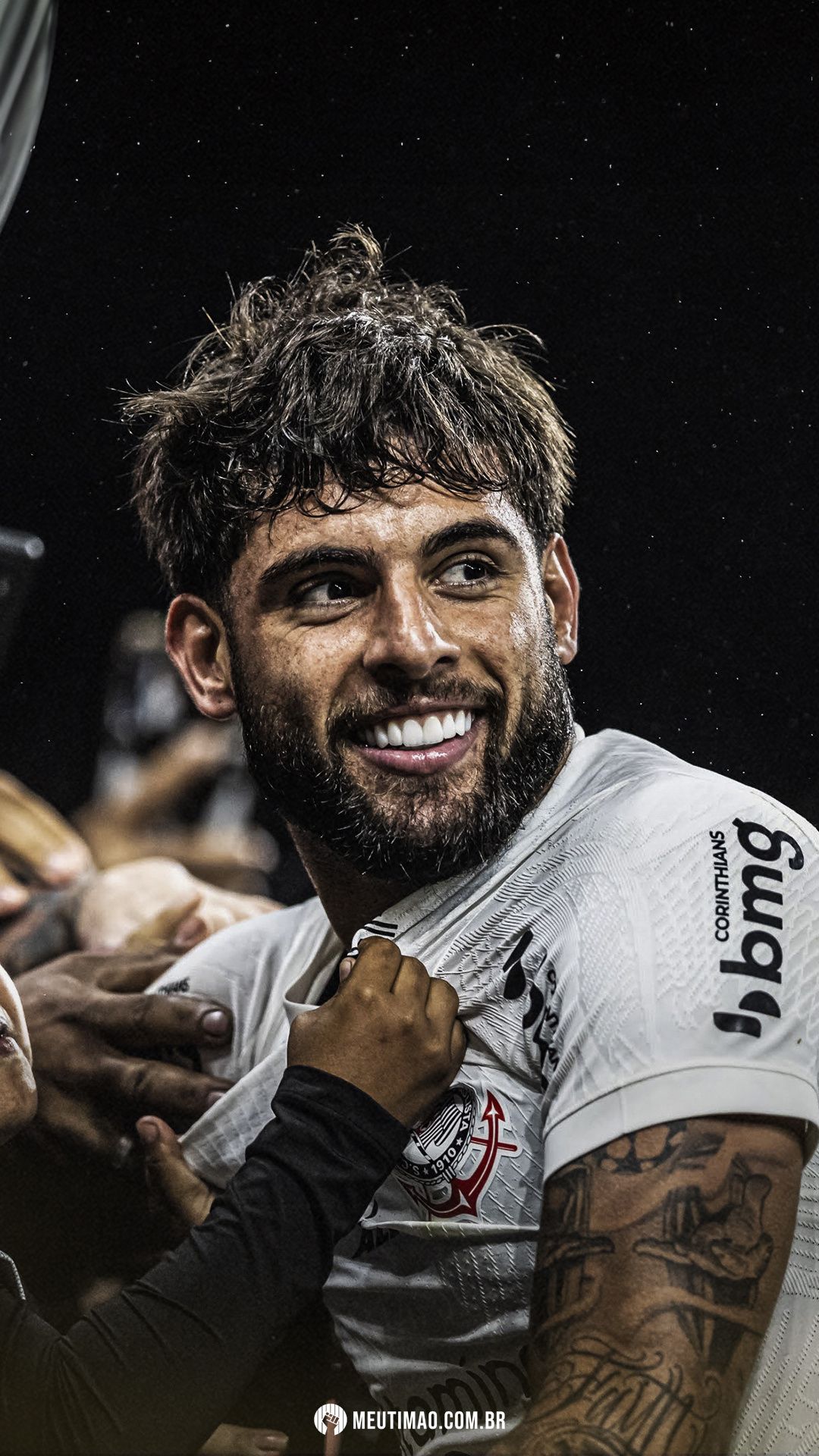 1080x1920 Fundo de tela do Corinthians: Yuri Alberto comemorando com a torcida do Corinthians