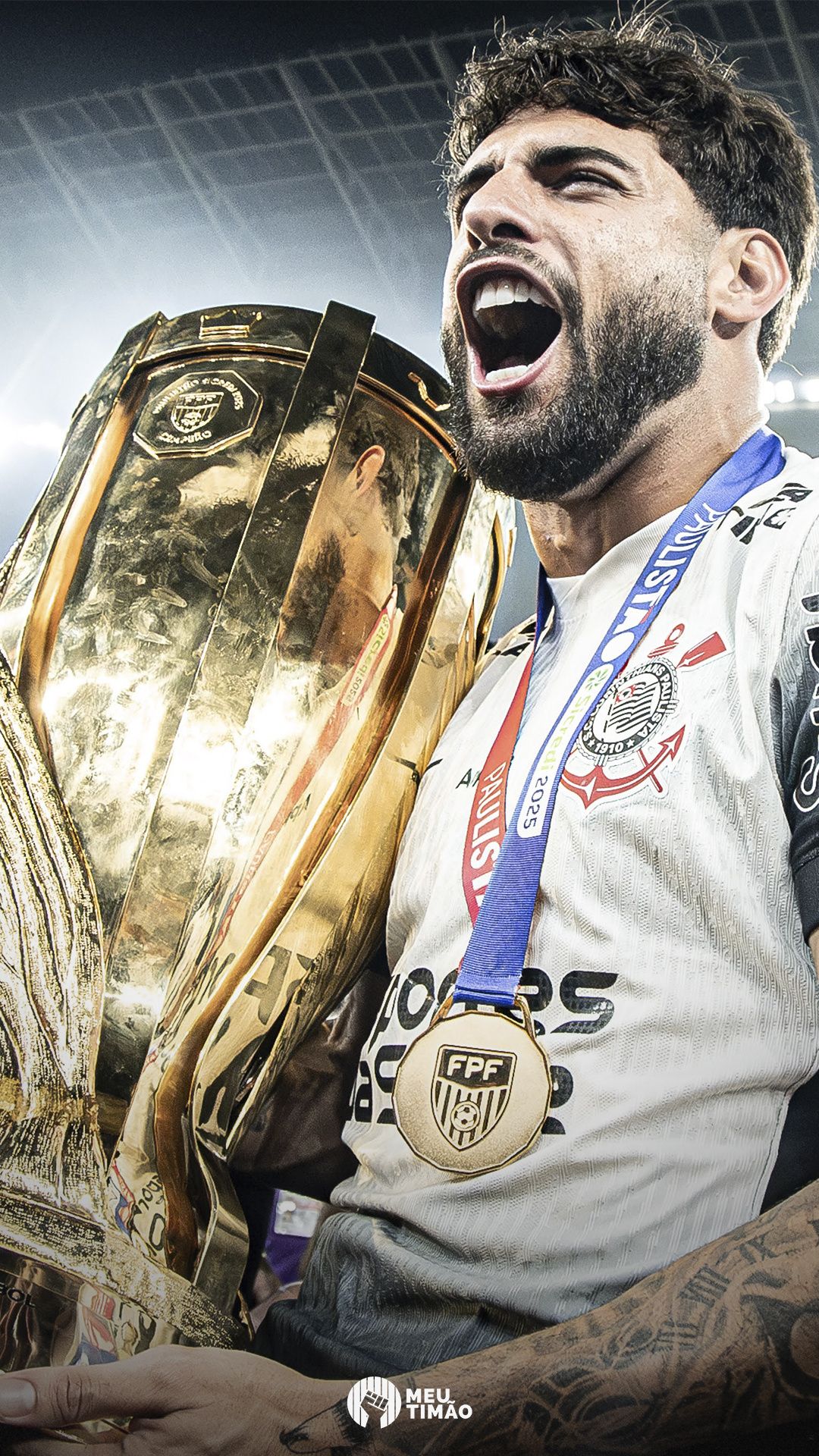 1080x1920 Fundo de tela do Corinthians: Yuri Alberto com a taça do Paulistão