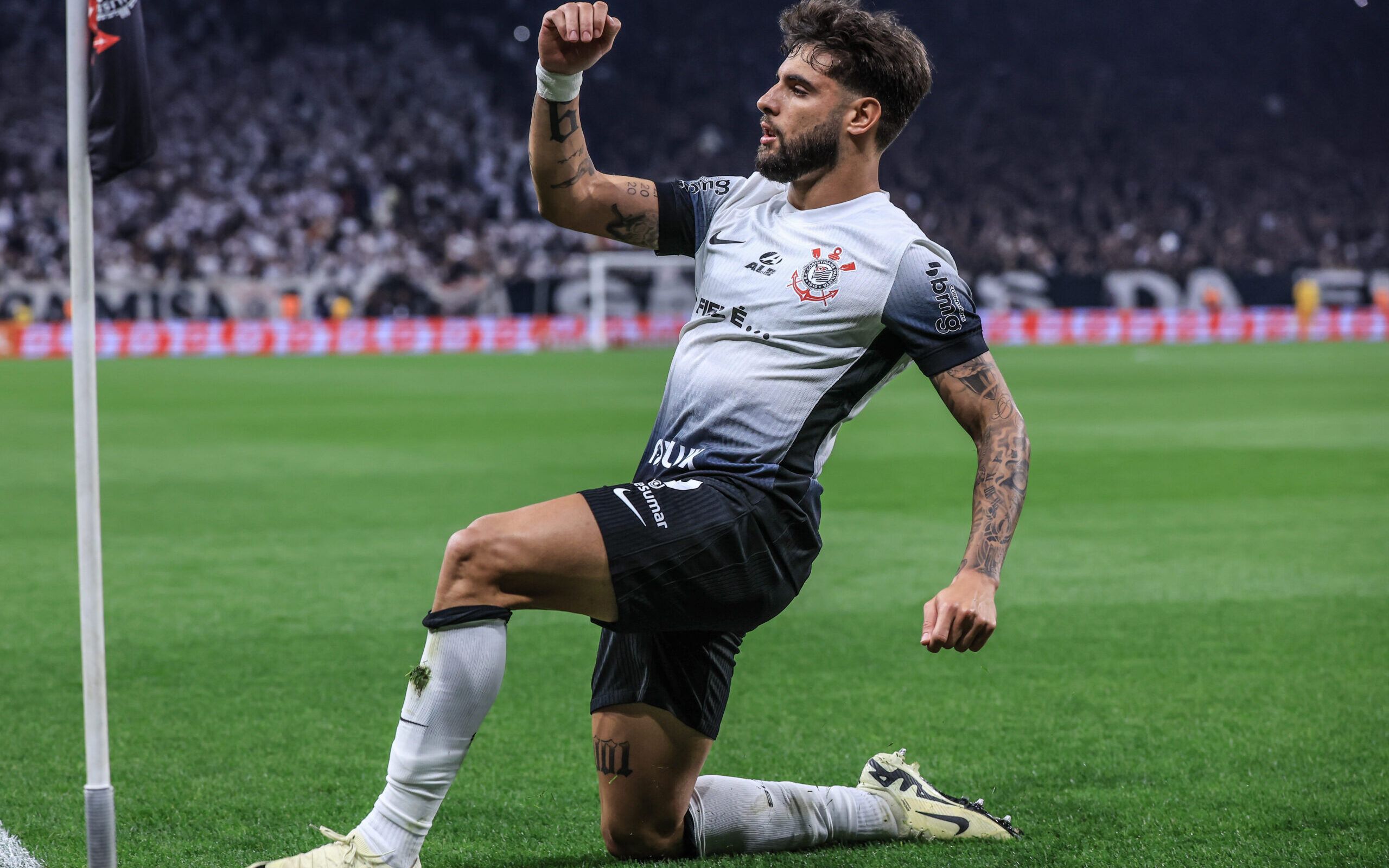 2560x1600 Yuri Alberto Atinge Marca Histórica Com A Camisa Do Corinthians Na Sul Americana