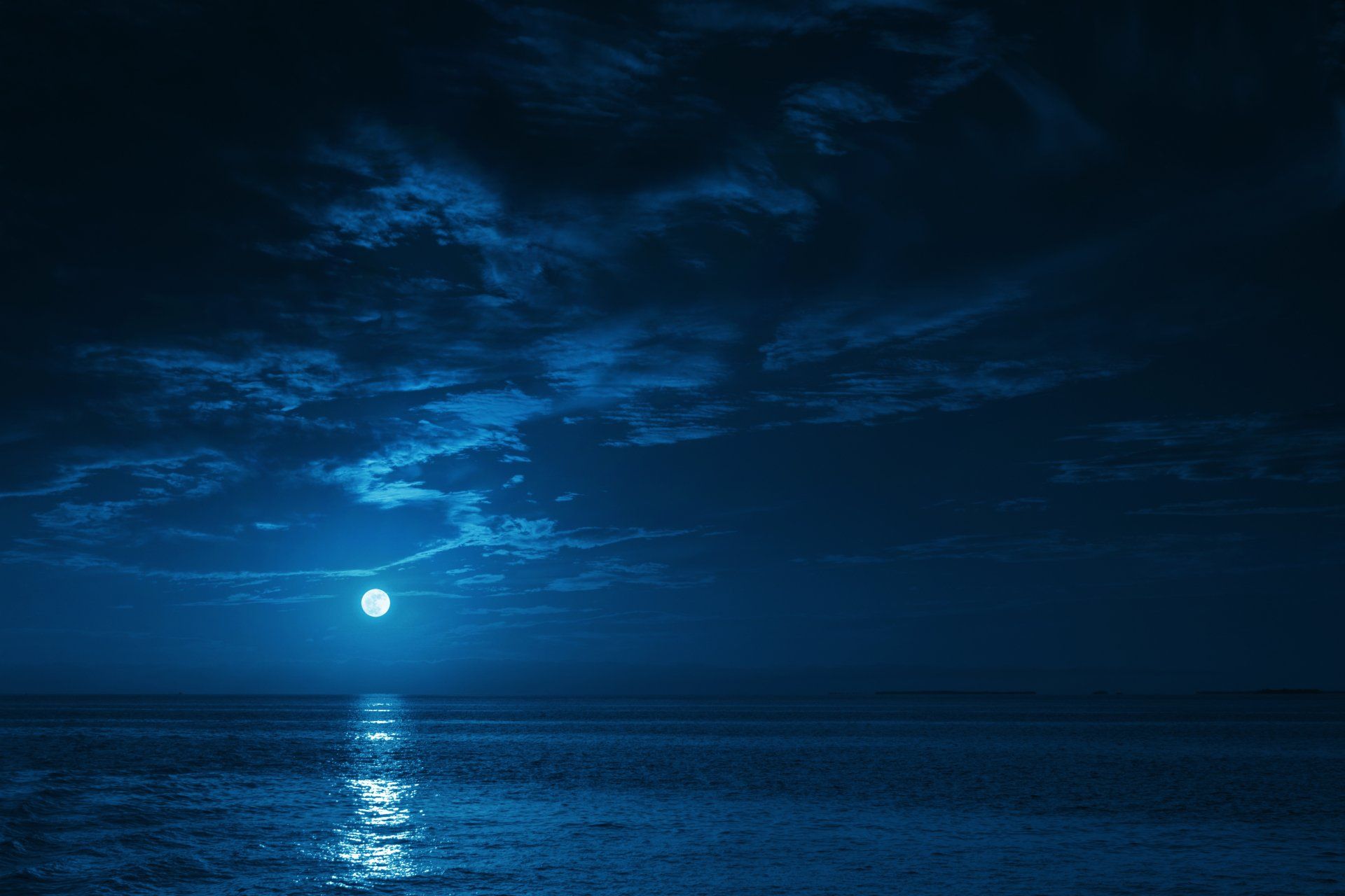 1920x1280 Moonlit Ocean: A Stunning 8K Ultra HD Night Sky Wallpaperx5600