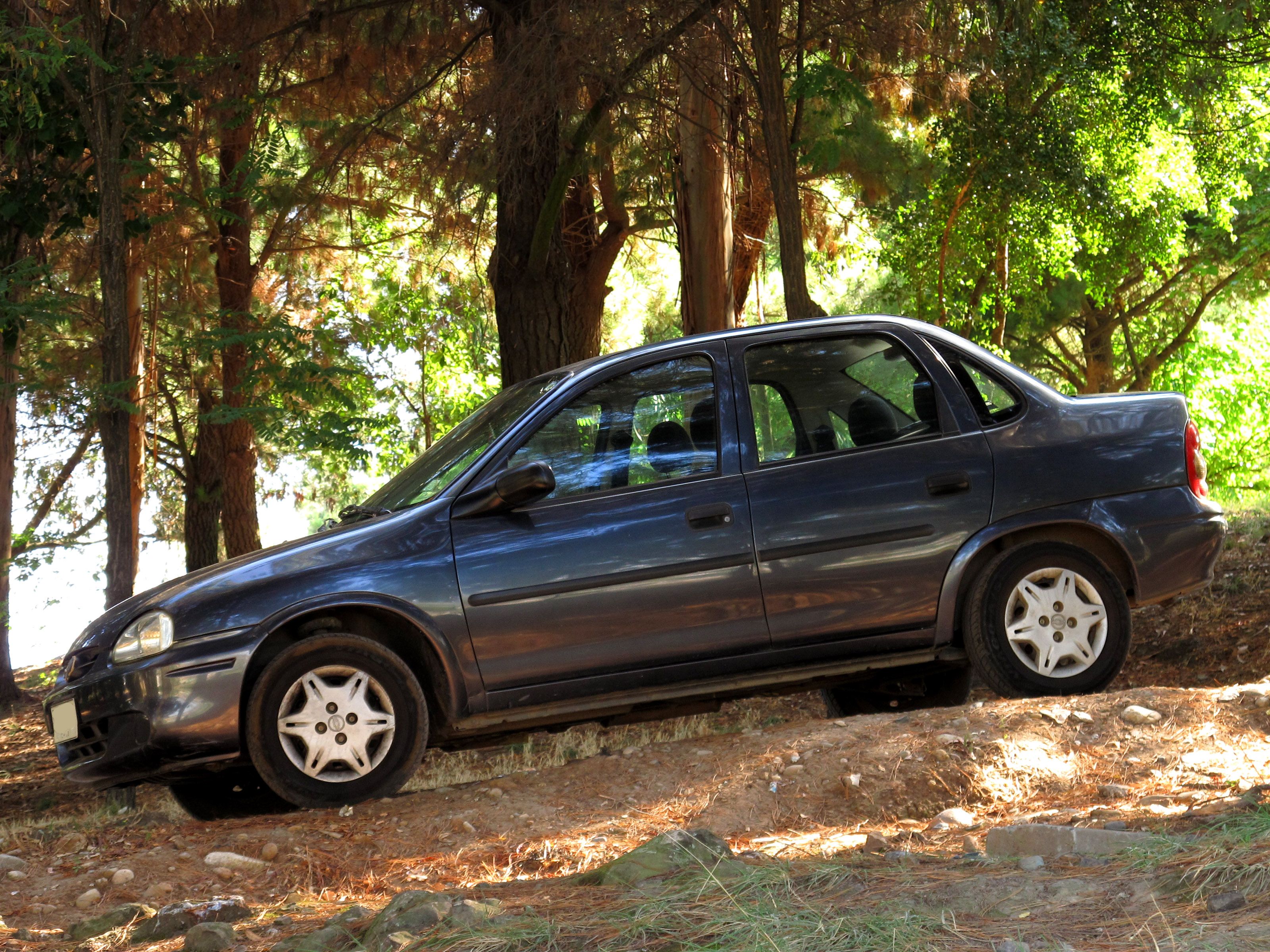 3200x2400 Chevrolet Corsa Classic 1.6 Sedan
