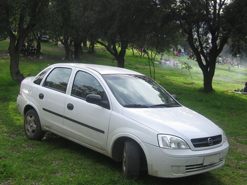1024x768 Chevrolet Corsa Evolution 1.8 GLS Sedan