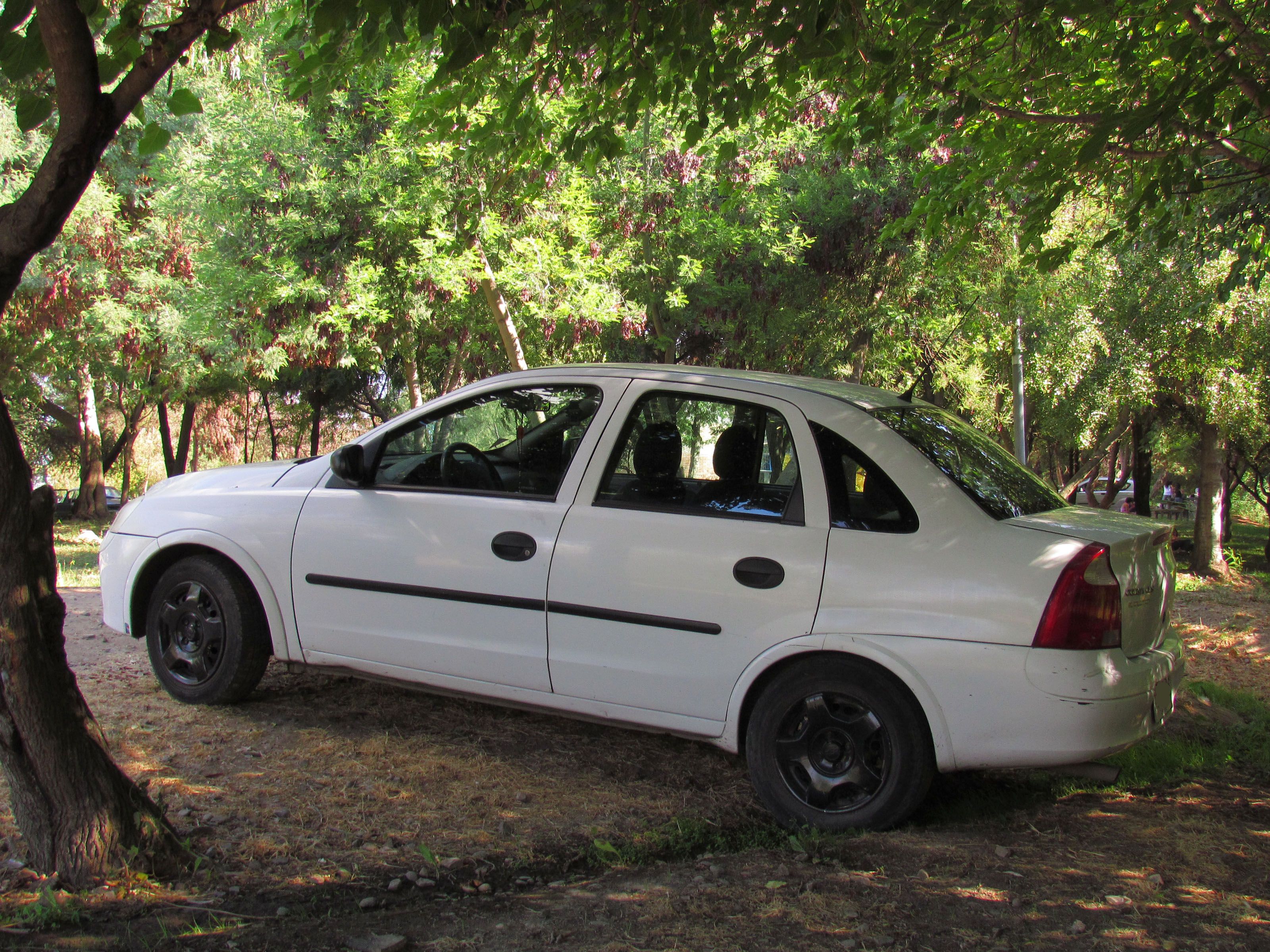 3200x2400 Chevrolet Corsa Evolution 1.8 GLS Sedan