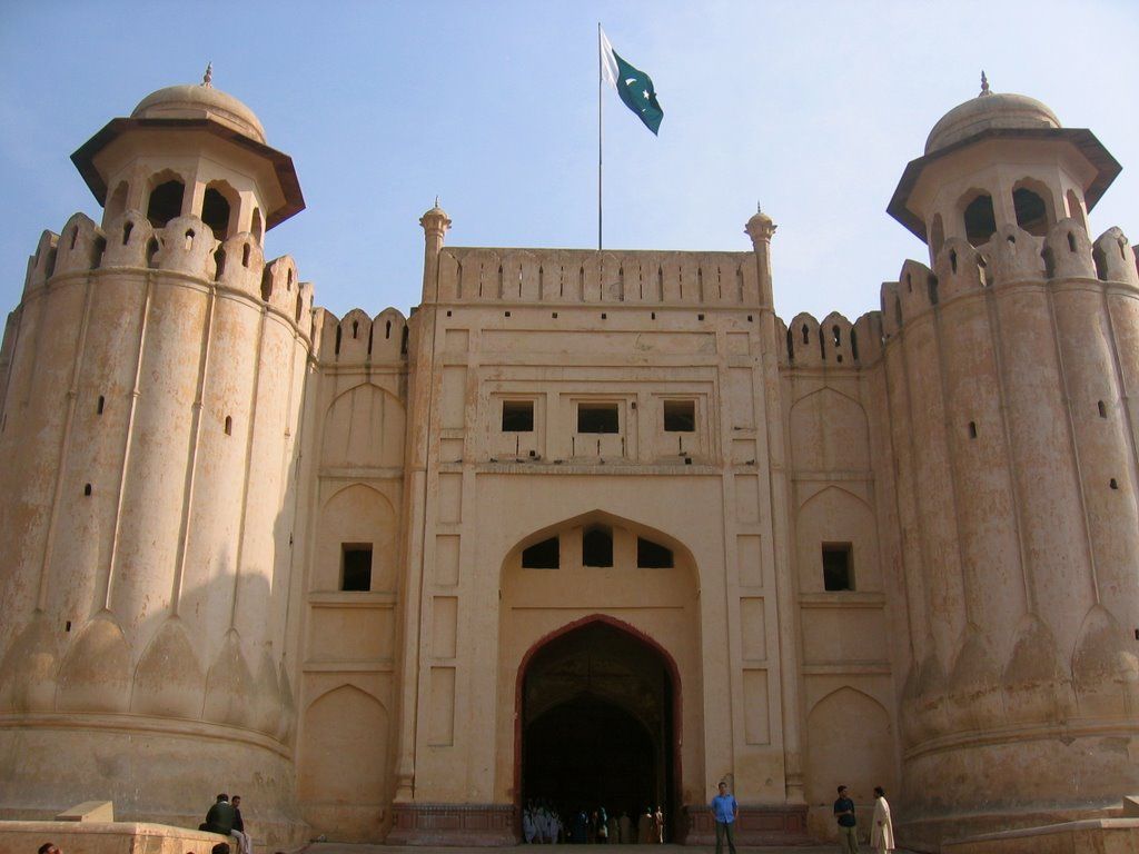 1024x768 One Man In Lahore: BEHIND THE WALL: A VISIT TO LAHORE FORT