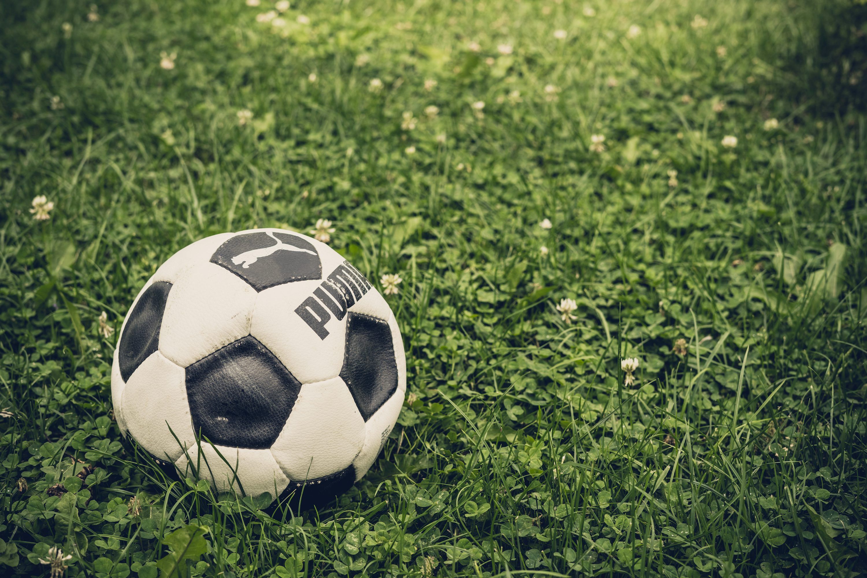 3000x2000 White and black Puma soccer ball photo