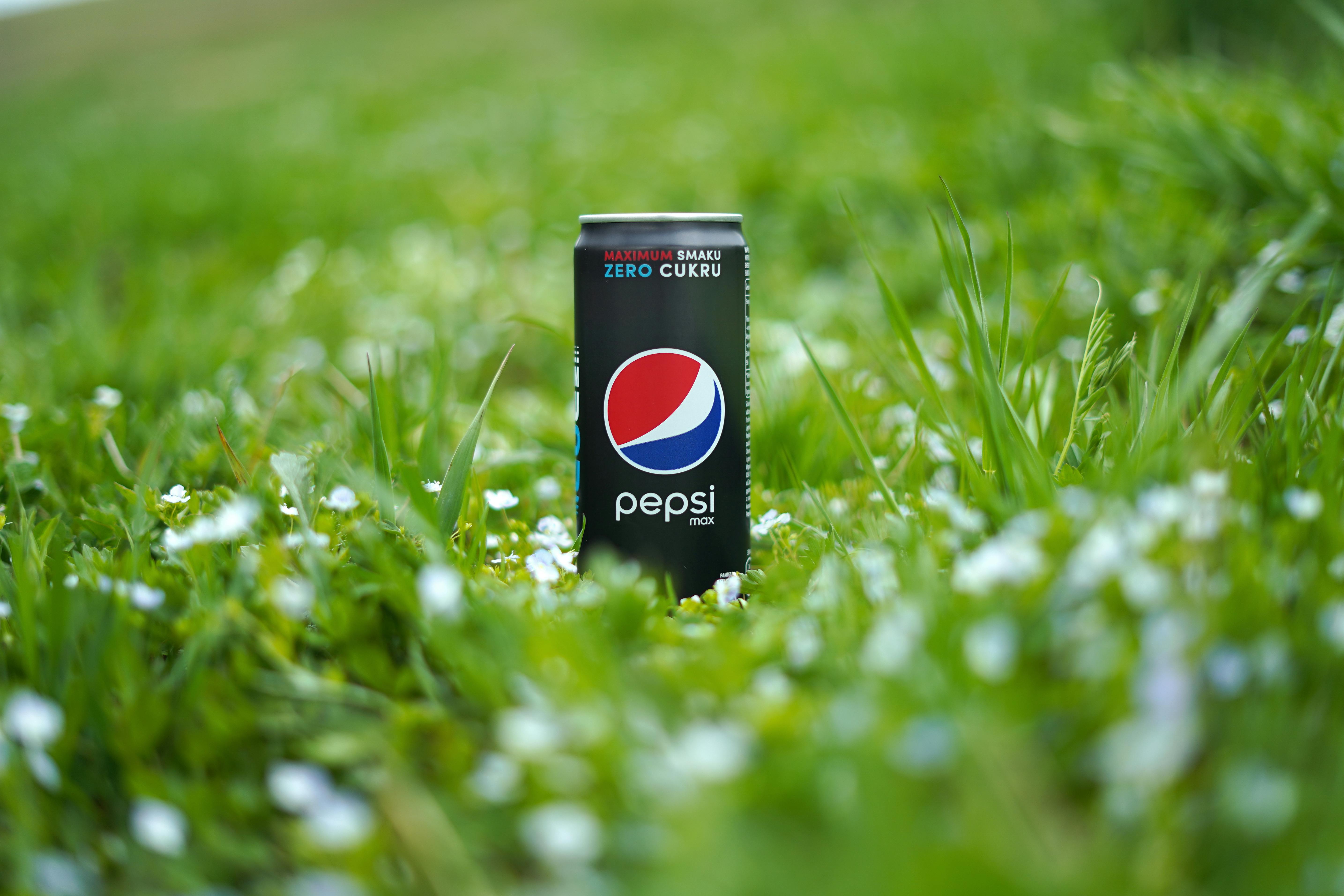 5737x3824 A Can of Pepsi Max in the Grass · Free