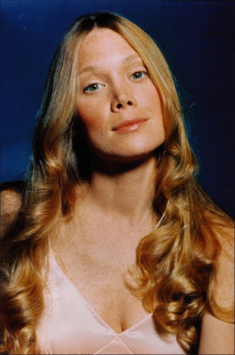 1000x1510 Download Sissy Spacek Movie Character Carrie White Wallpaper