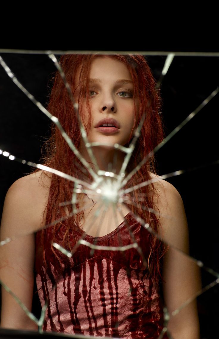 736x1138 Carrie [2013] Promo