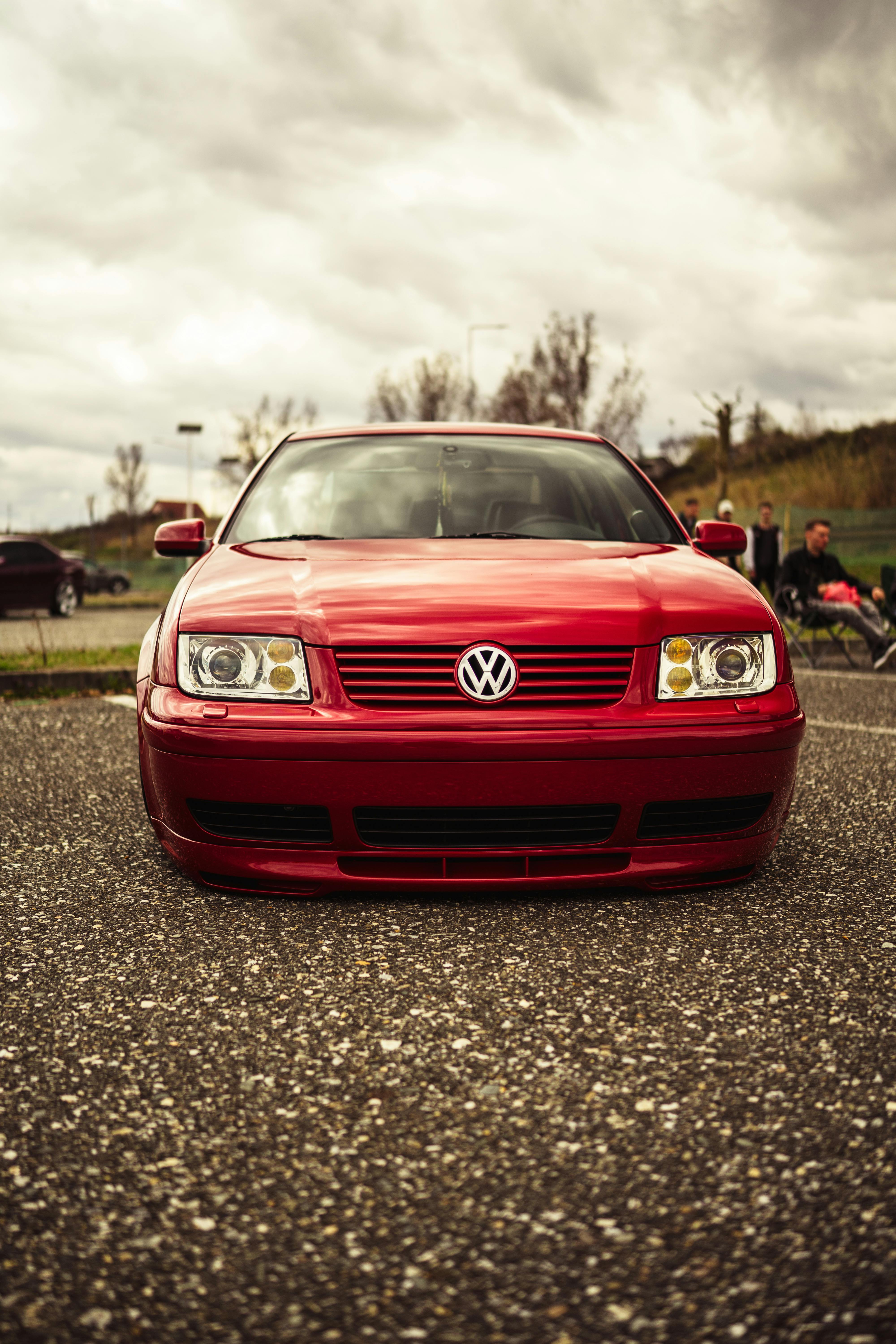4000x6000 Volkswagen Jetta Parked on Asphalt Road · Free