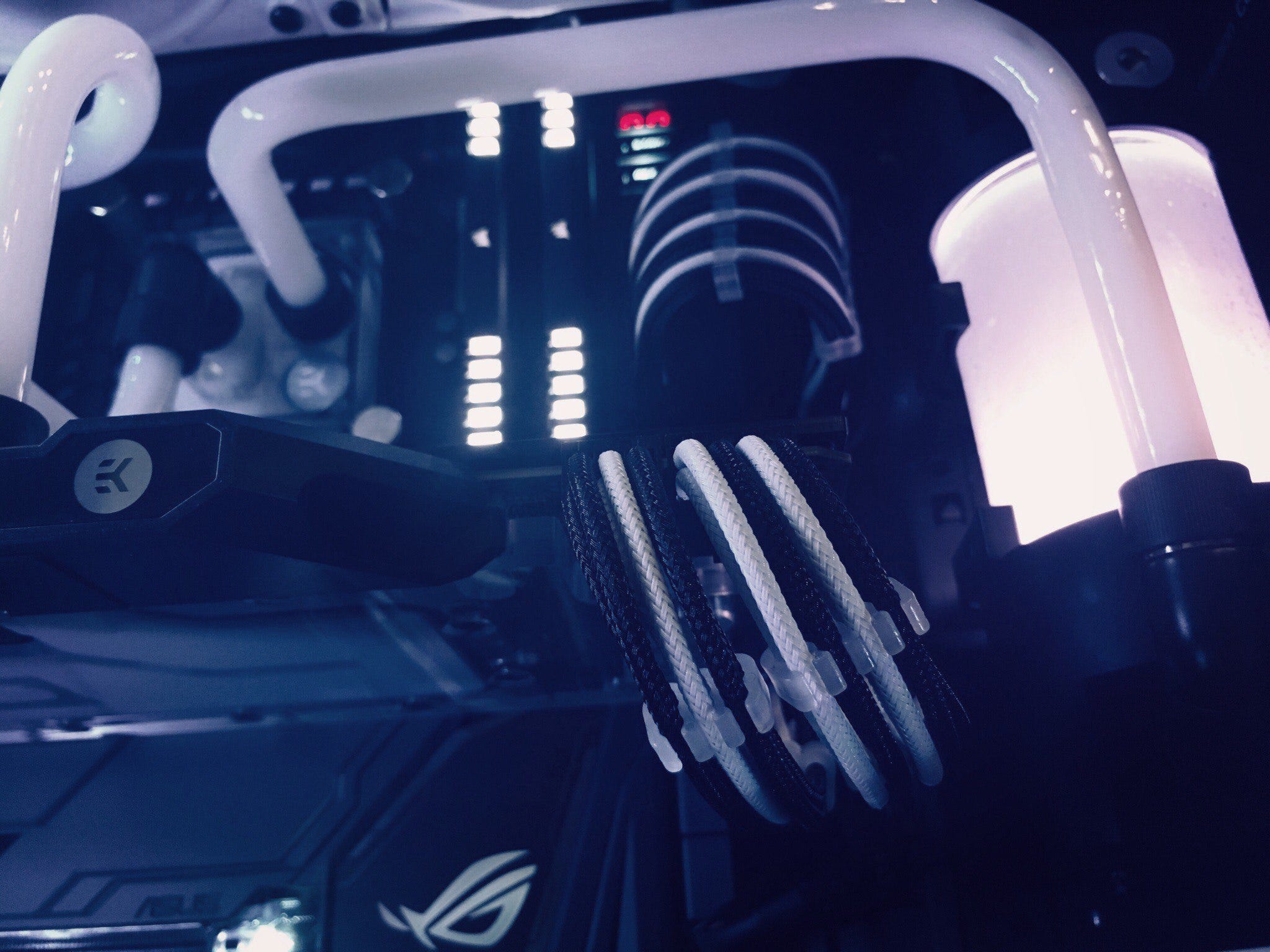 2048x1536 An ultimate beginners' guide to PC water cooling.