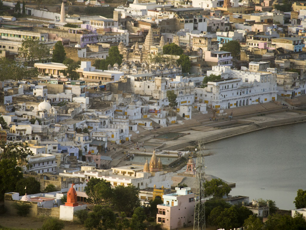 1024x768 Pushkar, one of the oldest existing cities in India and Travis