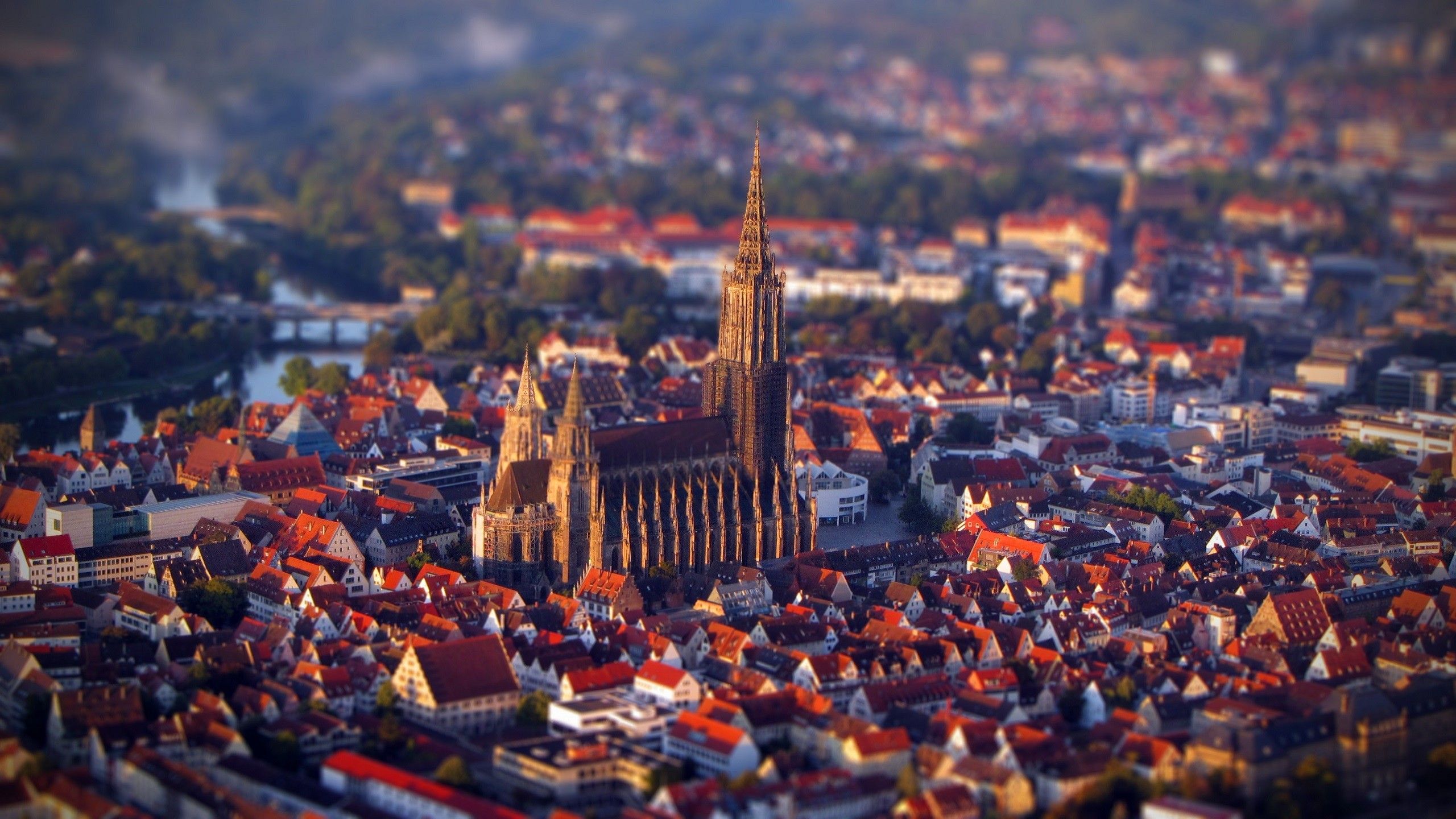 2560x1440 Ulm Minster: A Stunning HD Wallpaper of German Architecture