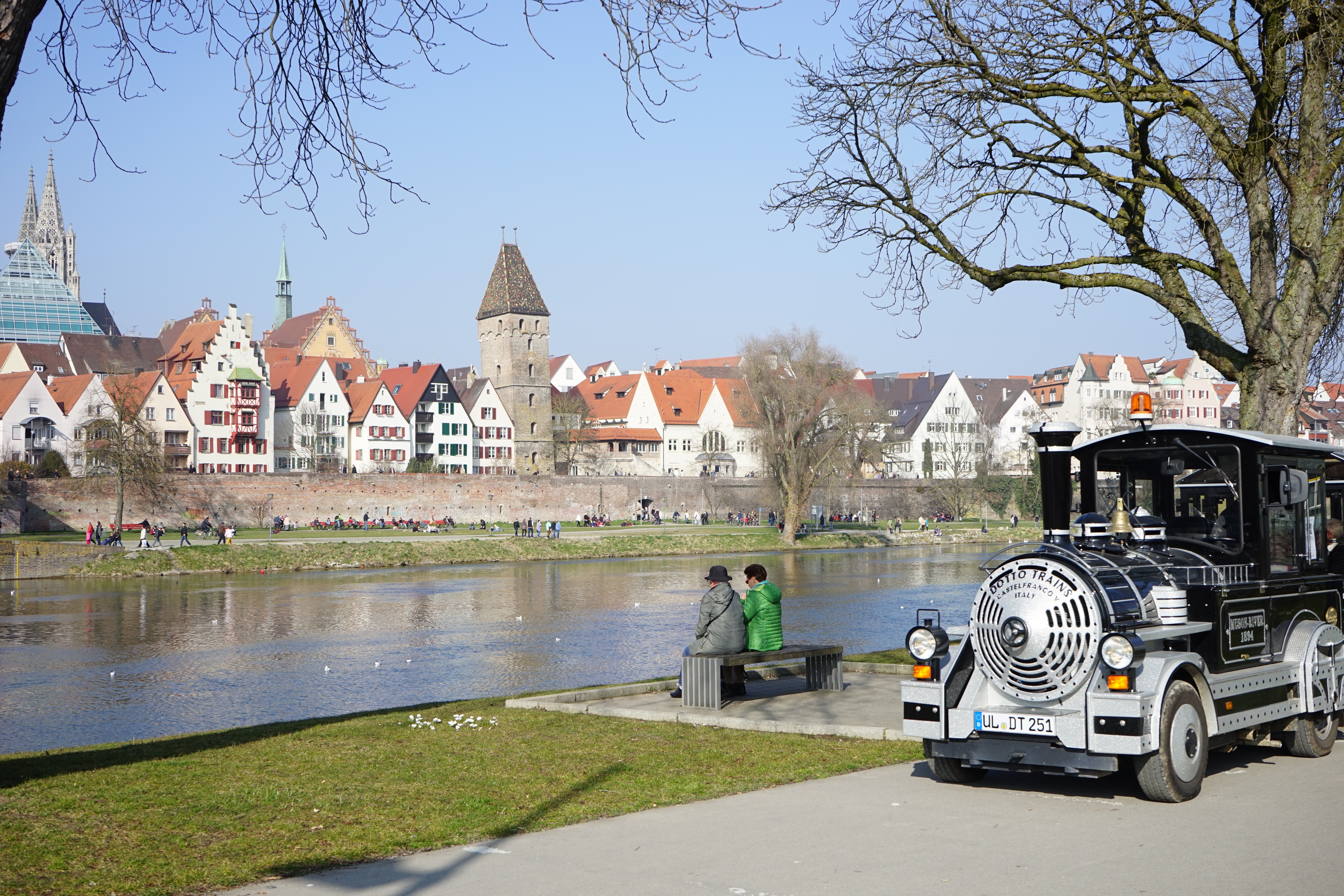 6000x4000 Hold Back, City Tour, Train, Ulm, car, house free image