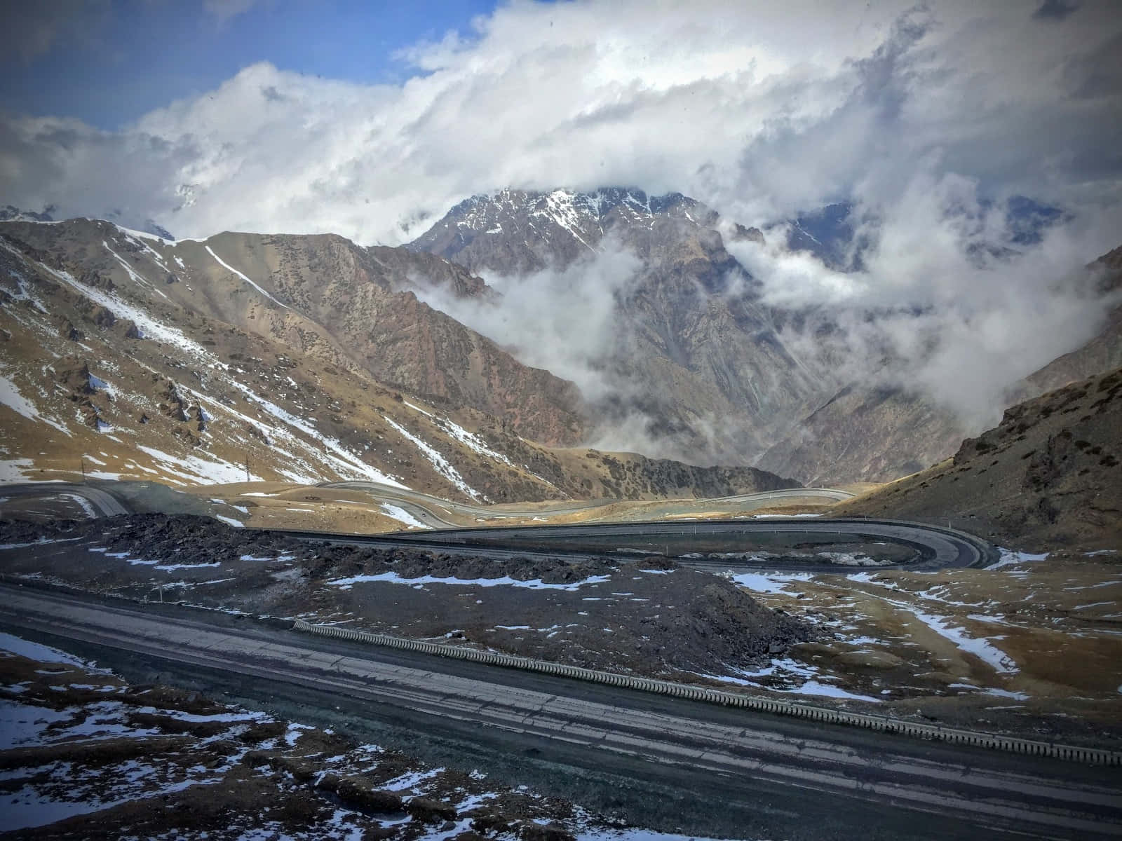 1600x1200 Download Pamir Bishkek To Osh Highway Wallpaper