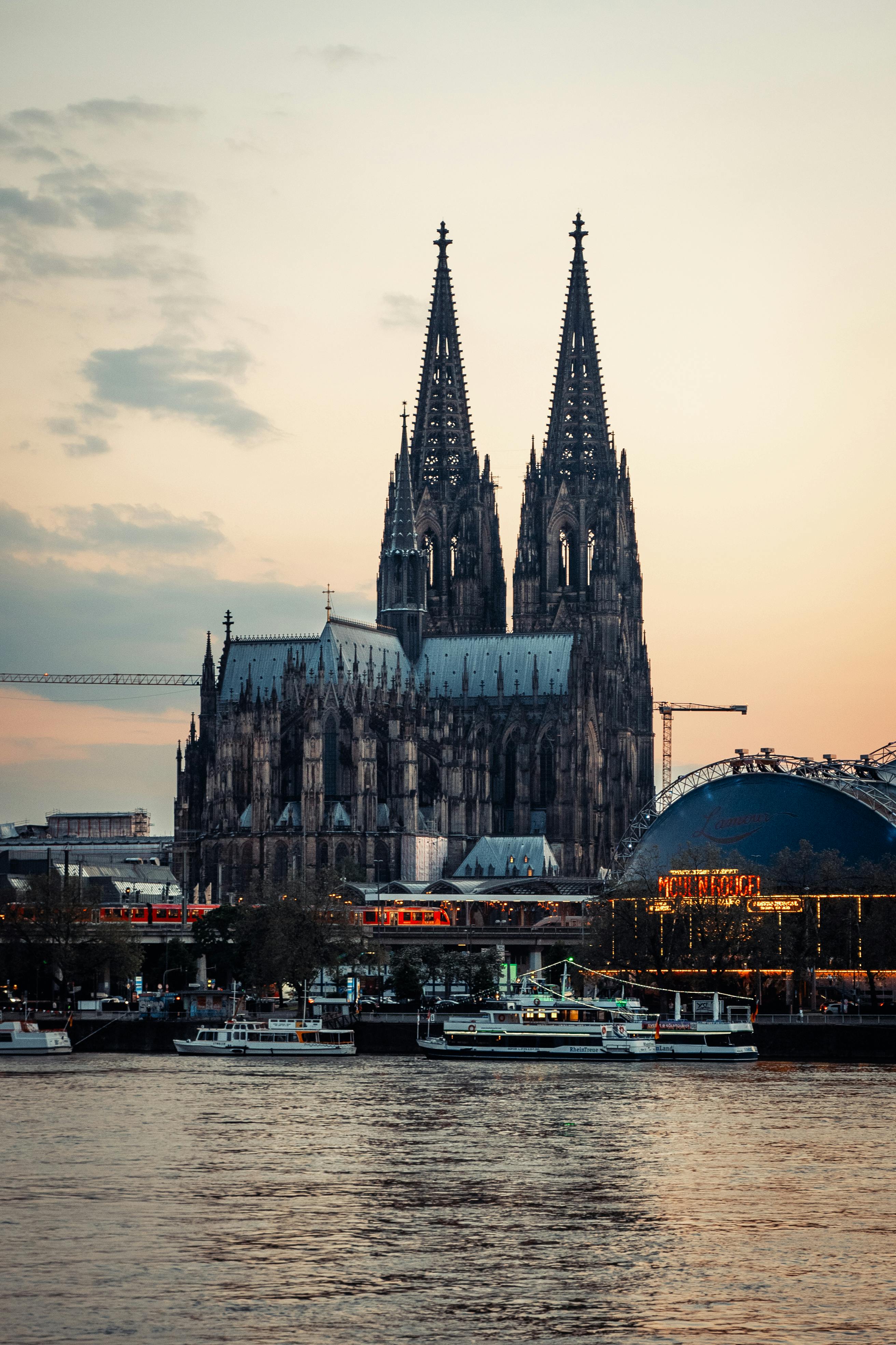 2624x3936 View of the Cologne Cathedral seen from the Rhine River in Cologne, Germany · Free